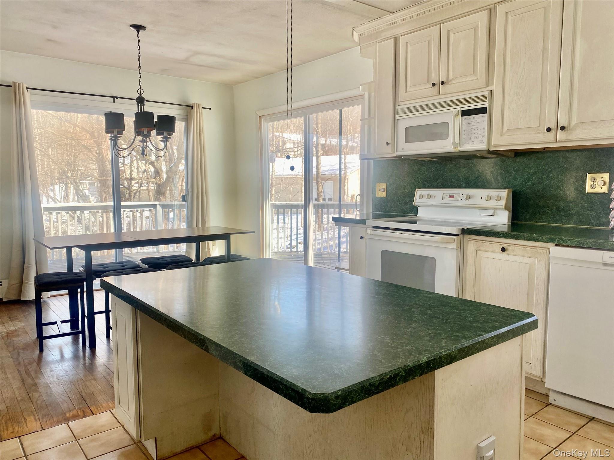 182 Downing Road Property Photo 2