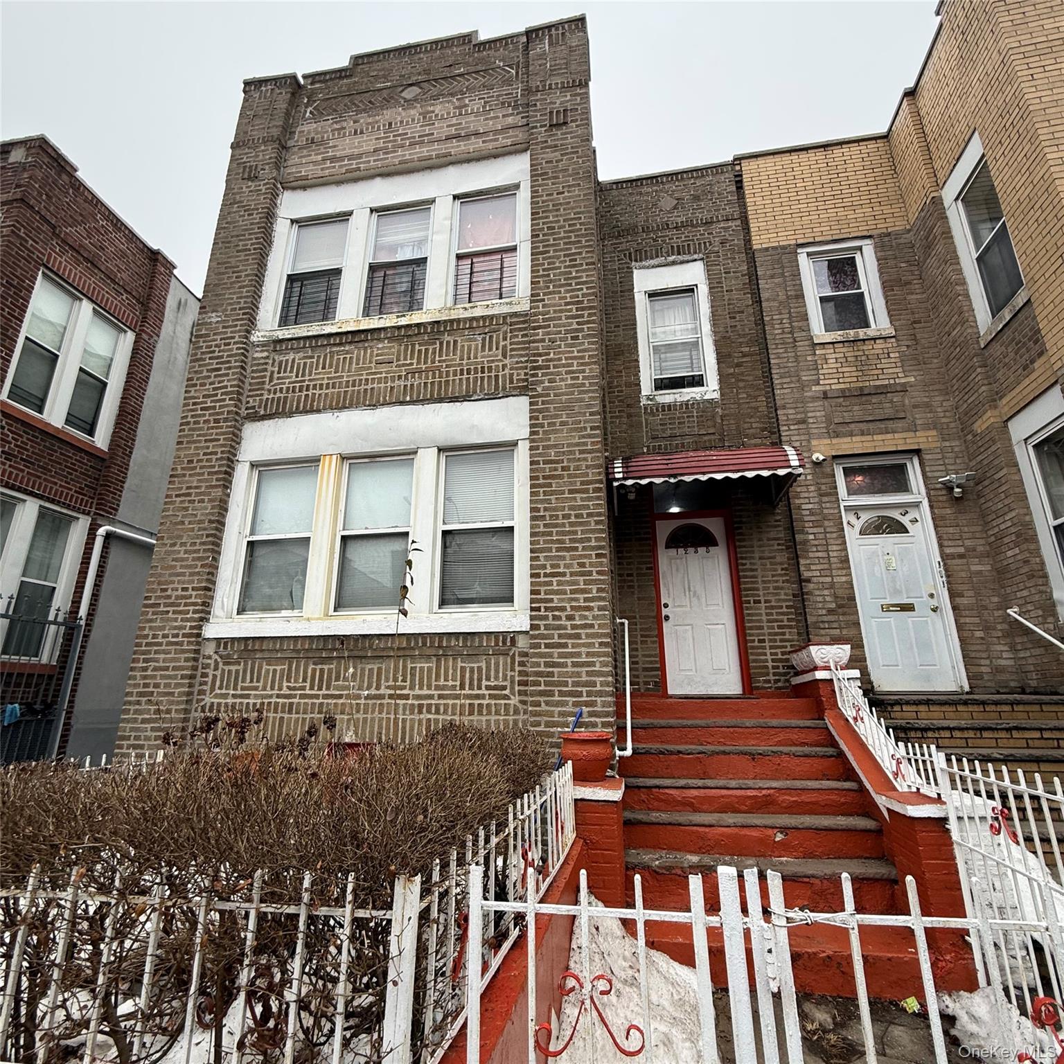 1235 Ward Avenue Property Photo 1
