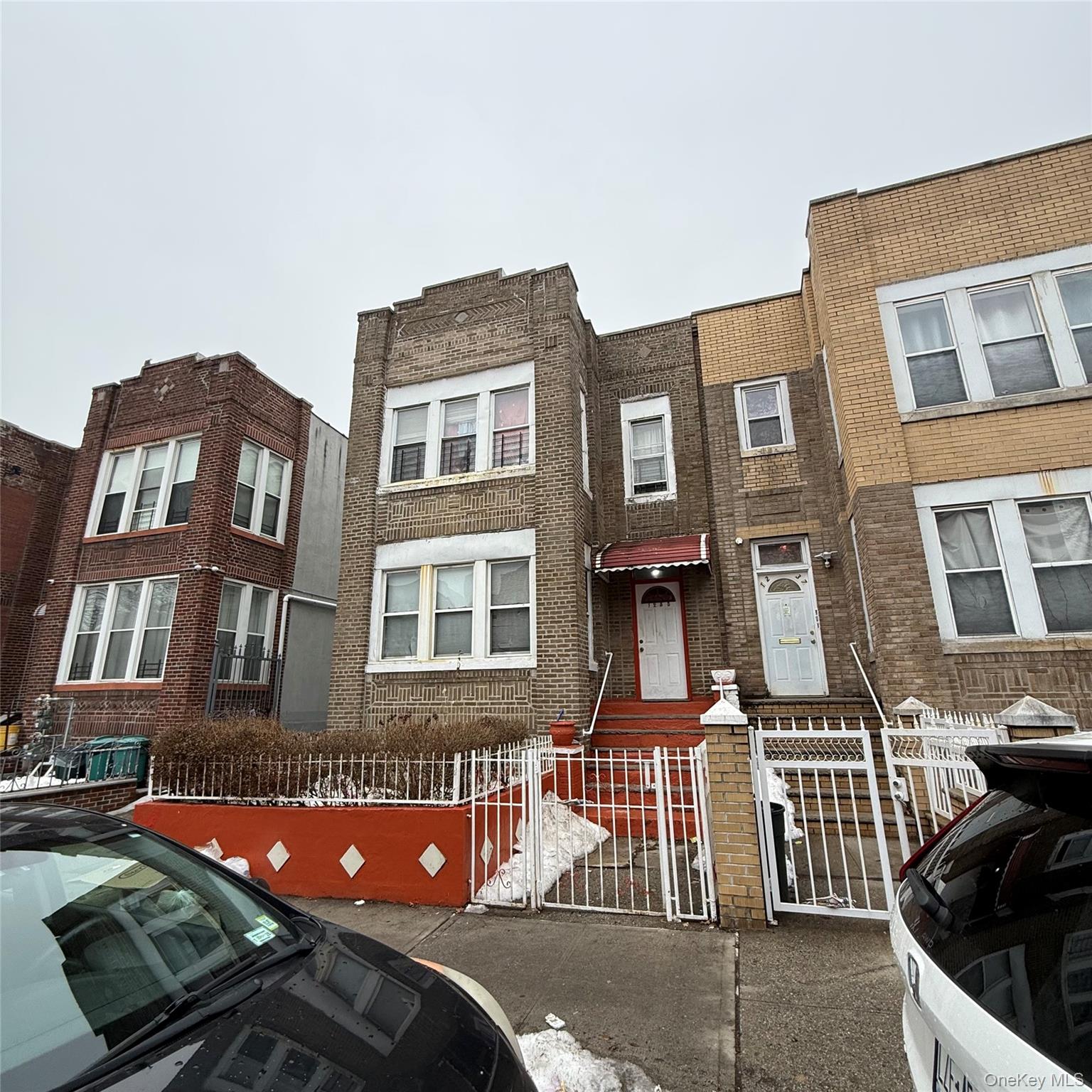 1235 Ward Avenue Property Photo 2