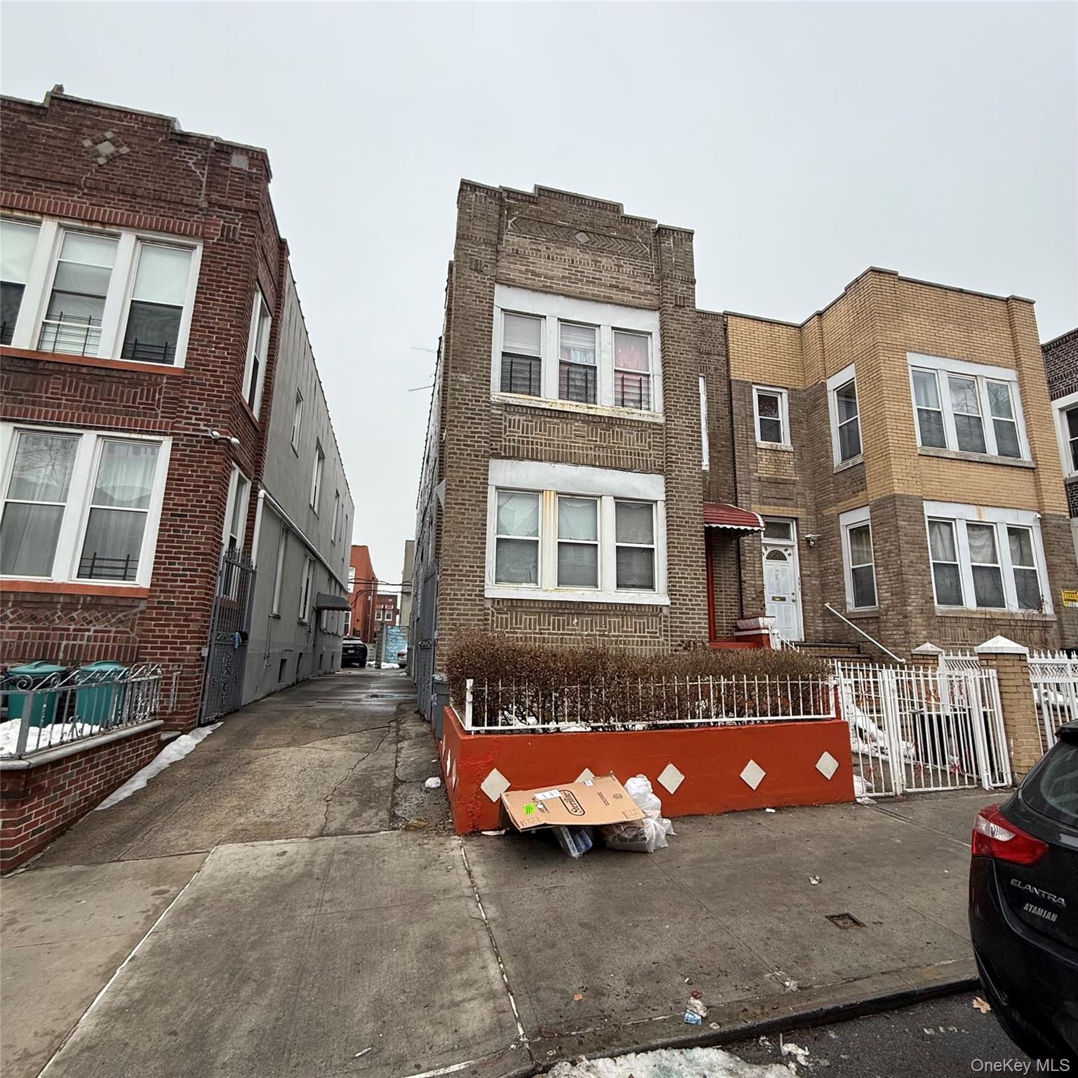 1235 Ward Avenue Property Photo 3