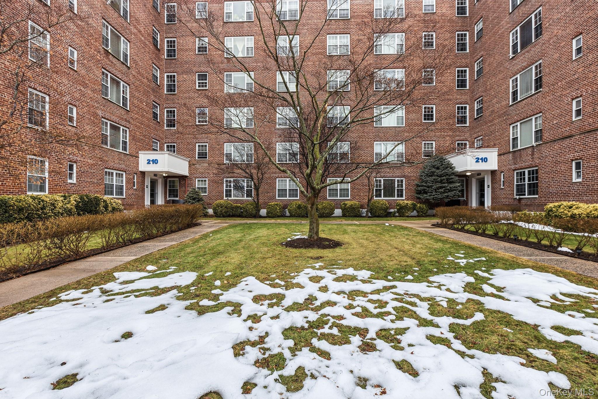 210 Pelham Road 6E Property Photo 1