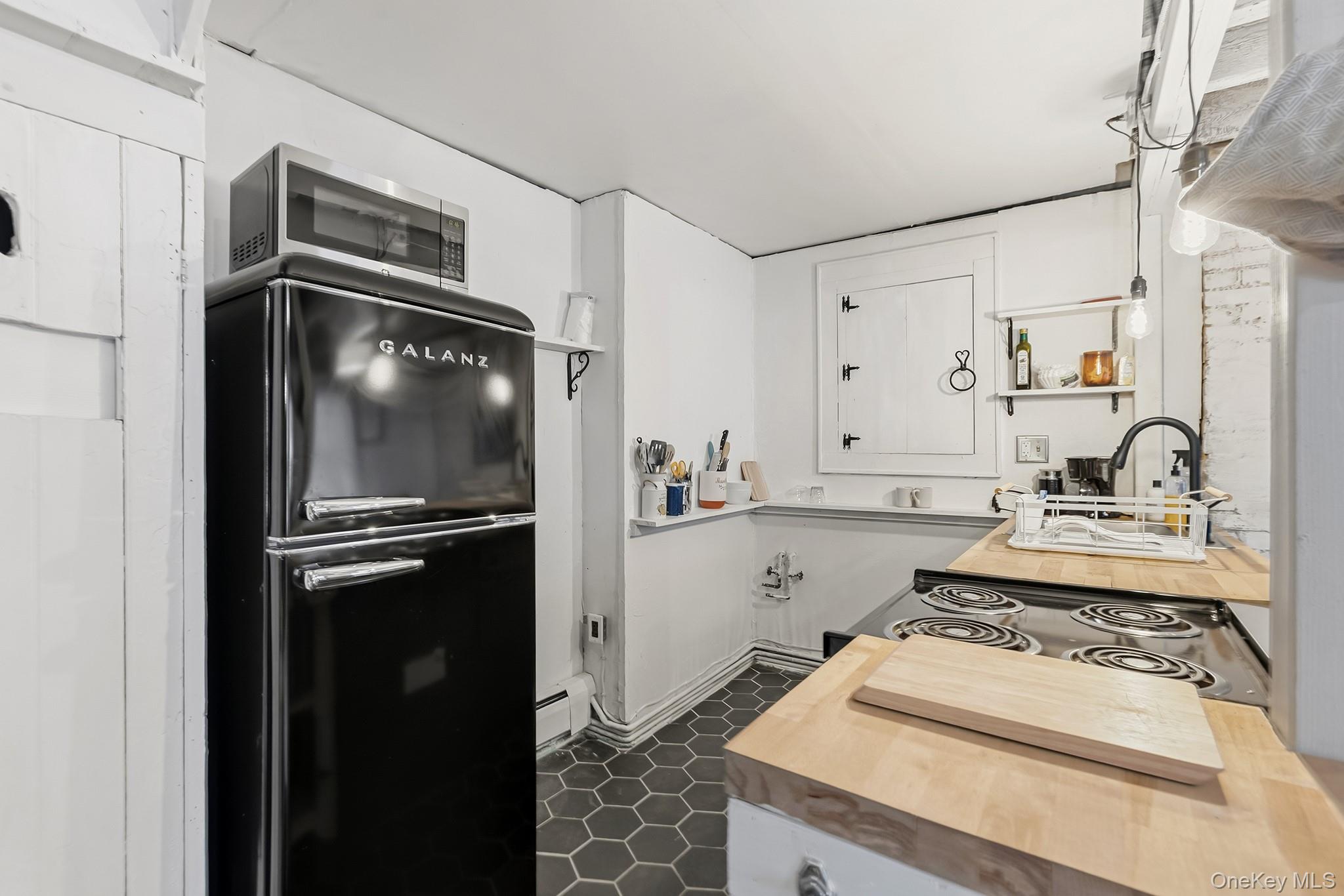 465 Abeel Street Property Photo 15