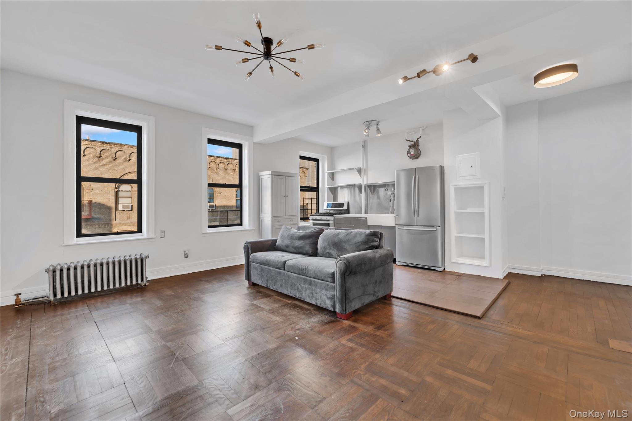825 Walton Avenue 5g Property Photo 2