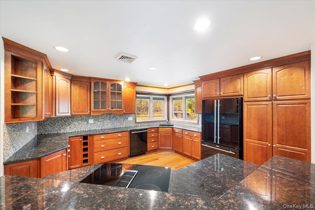 1 Van Avenue Property Photo 12