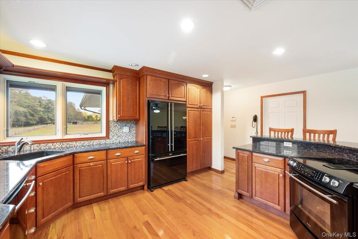 1 Van Avenue Property Photo 14