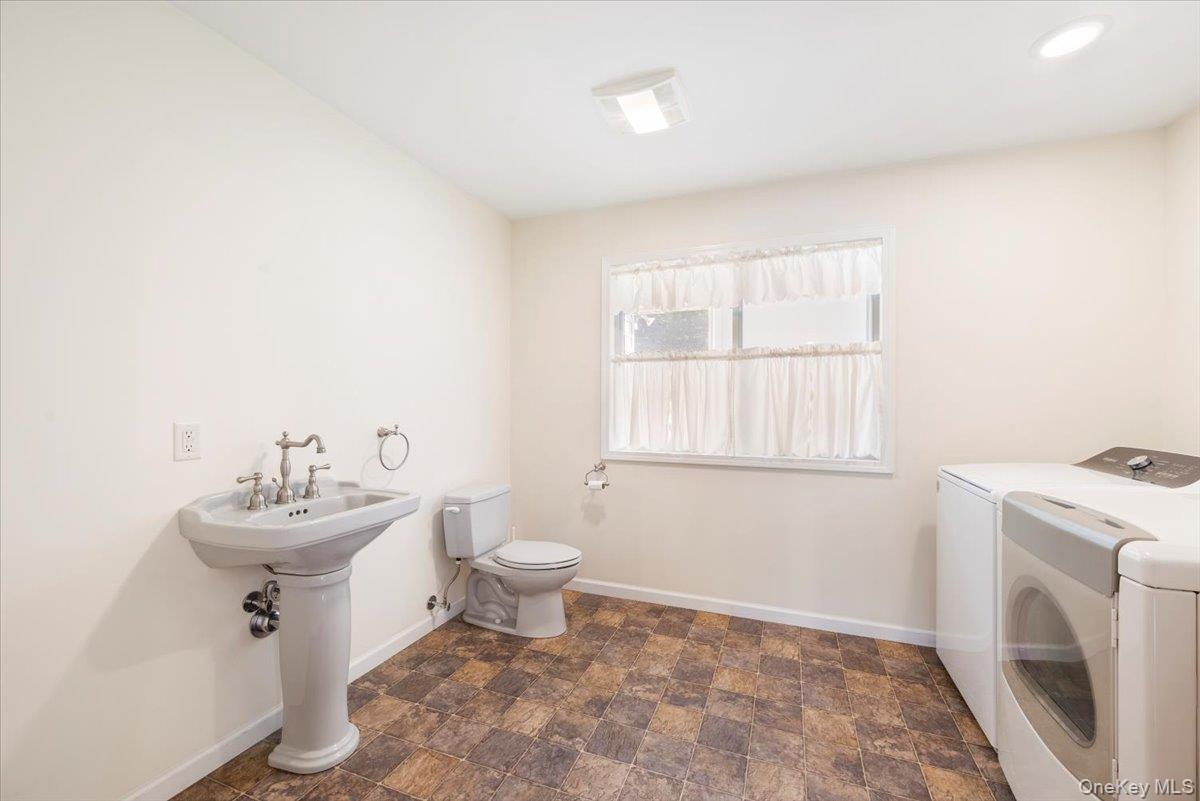 1 Van Avenue Property Photo 17