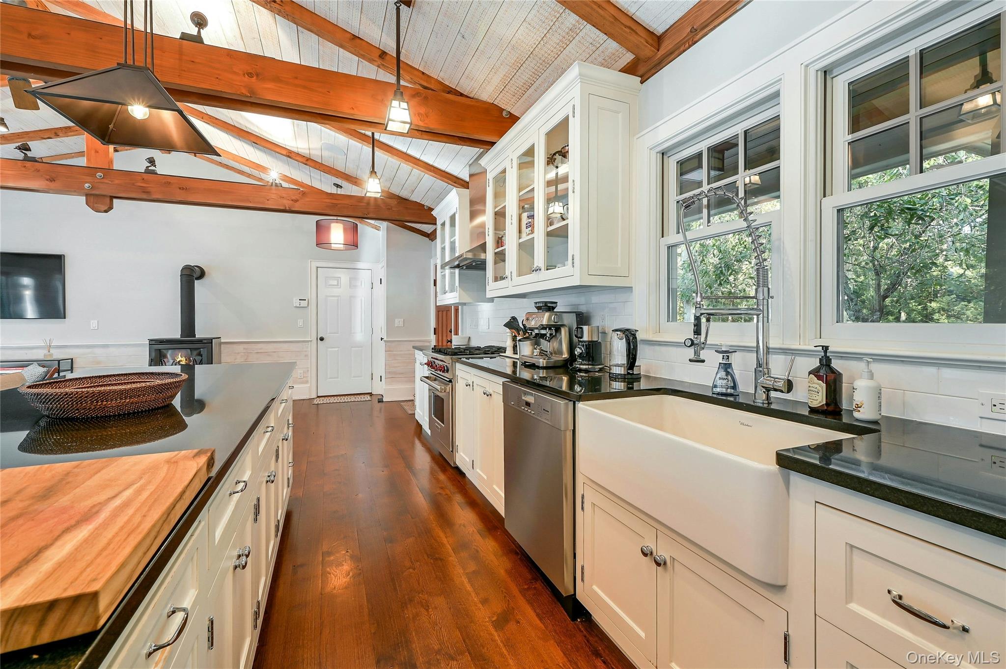1600 Pine Tree Road Property Photo 10