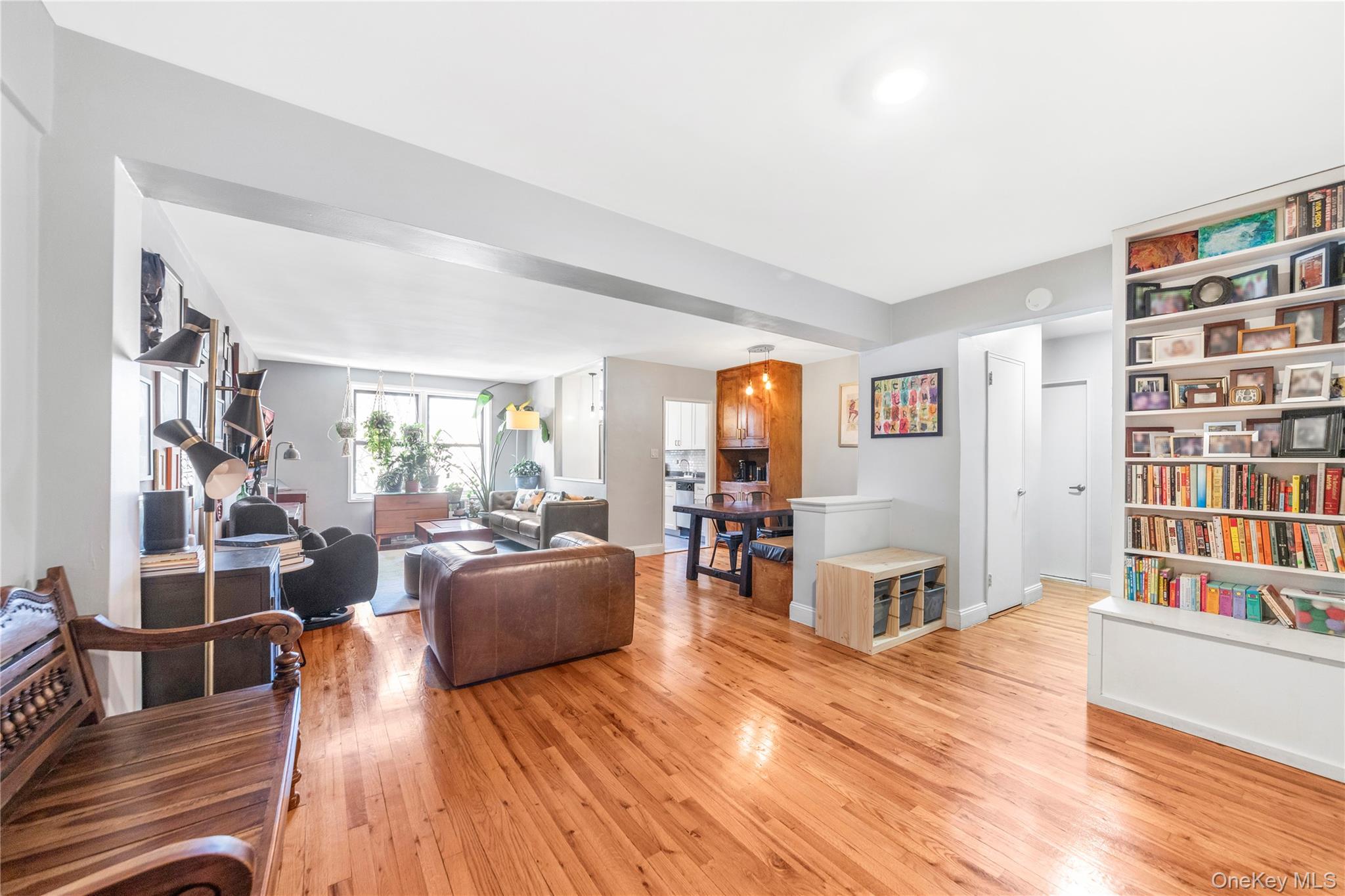 282 E 35th Street 4k Property Photo 1