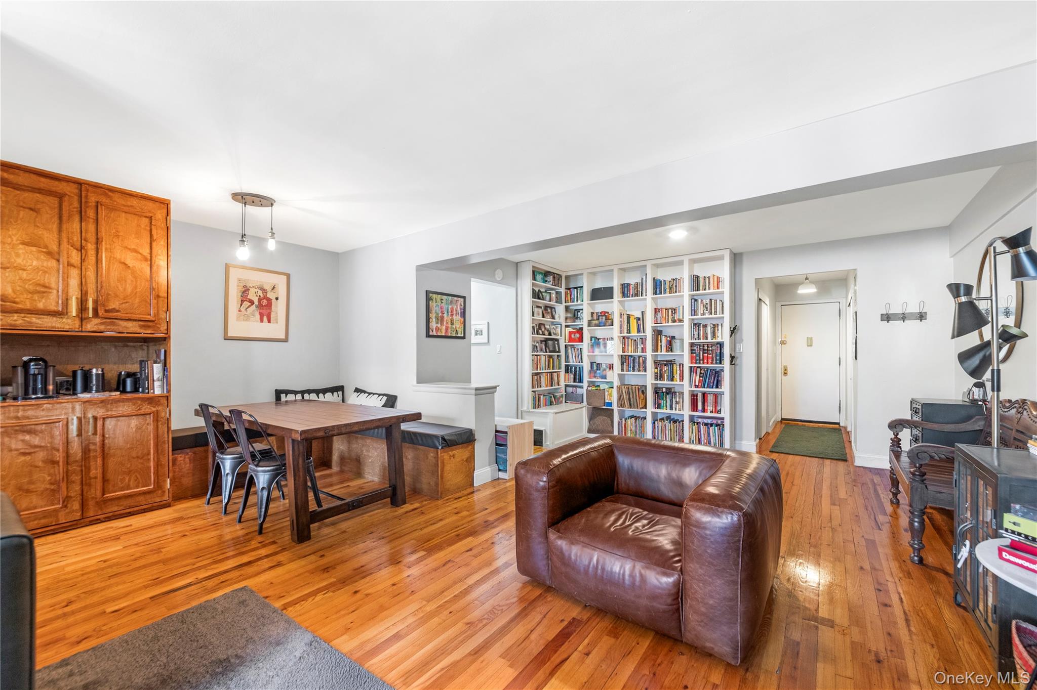 282 E 35th Street 4k Property Photo 4