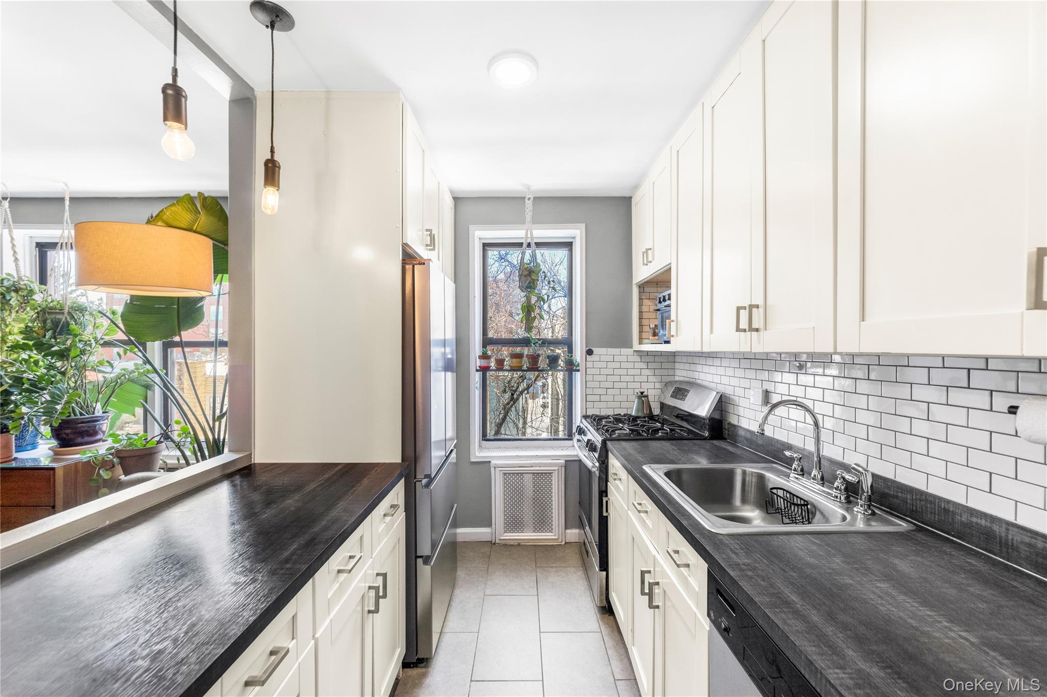 282 E 35th Street 4k Property Photo 5