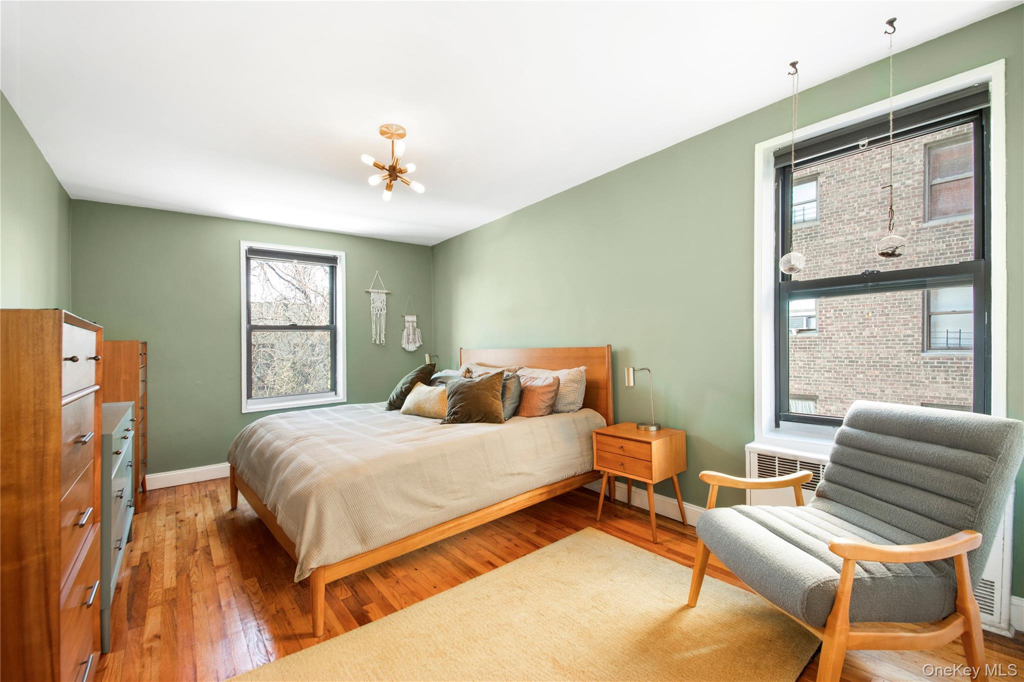 282 E 35th Street 4k Property Photo 6
