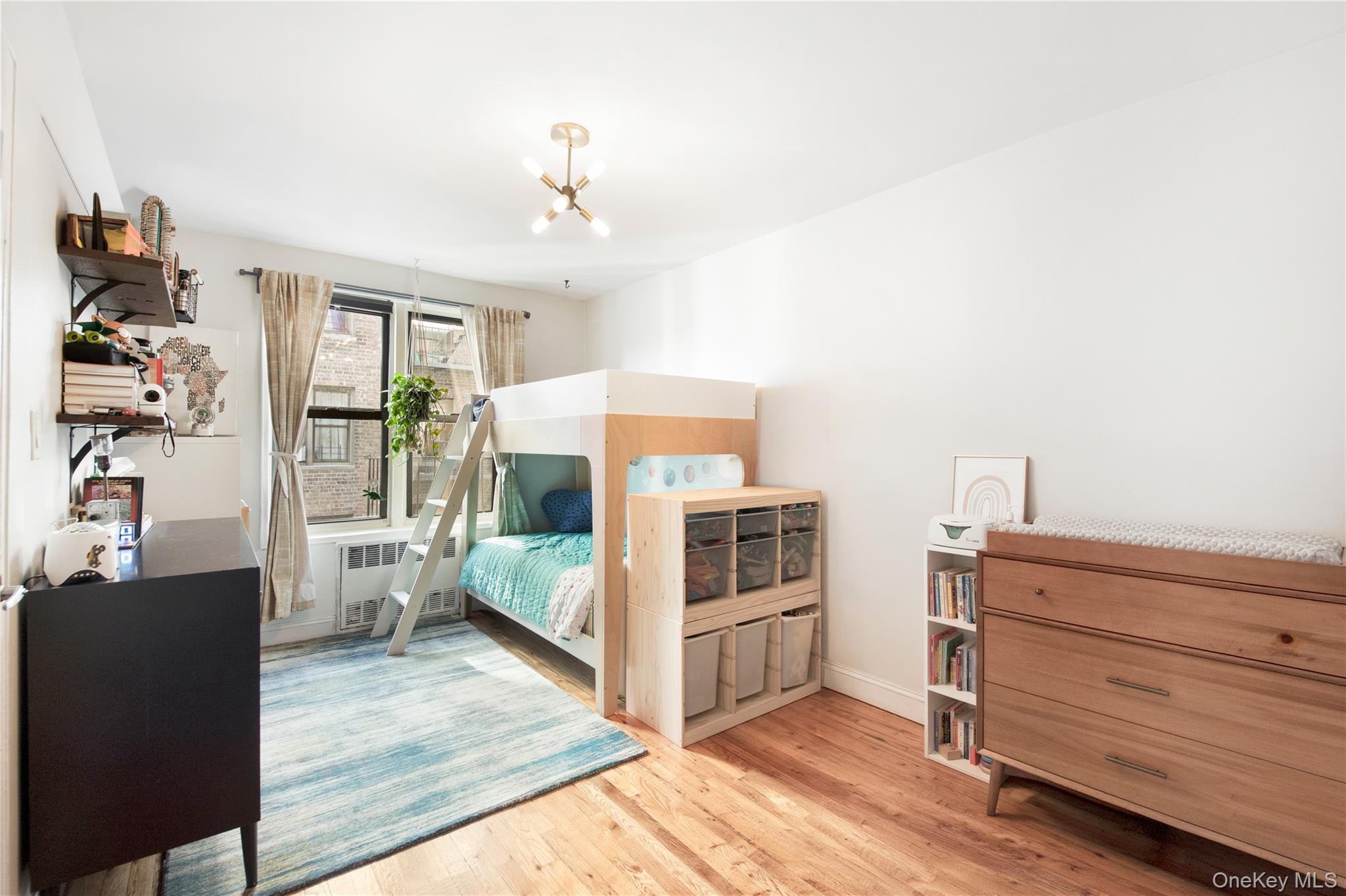 282 E 35th Street 4k Property Photo 7
