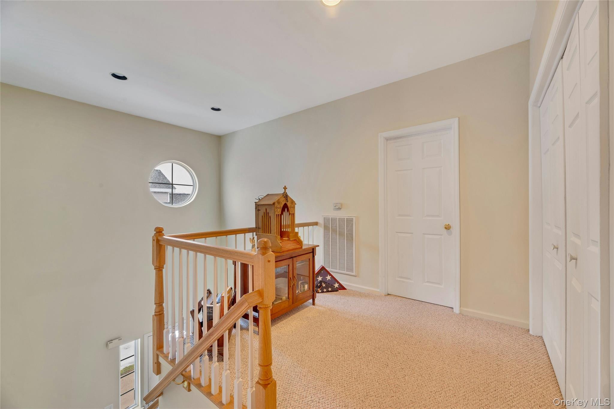 548 Highland Court Property Photo 5