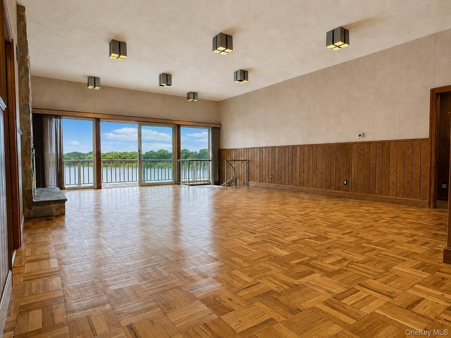 9305 Soundview Avenue Property Photo 5