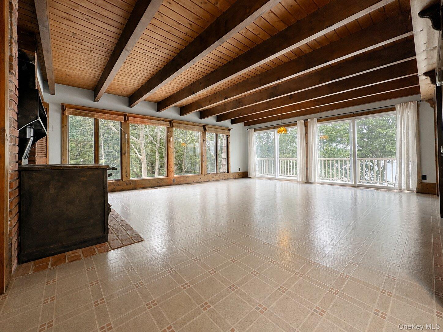 9305 Soundview Avenue Property Photo 7