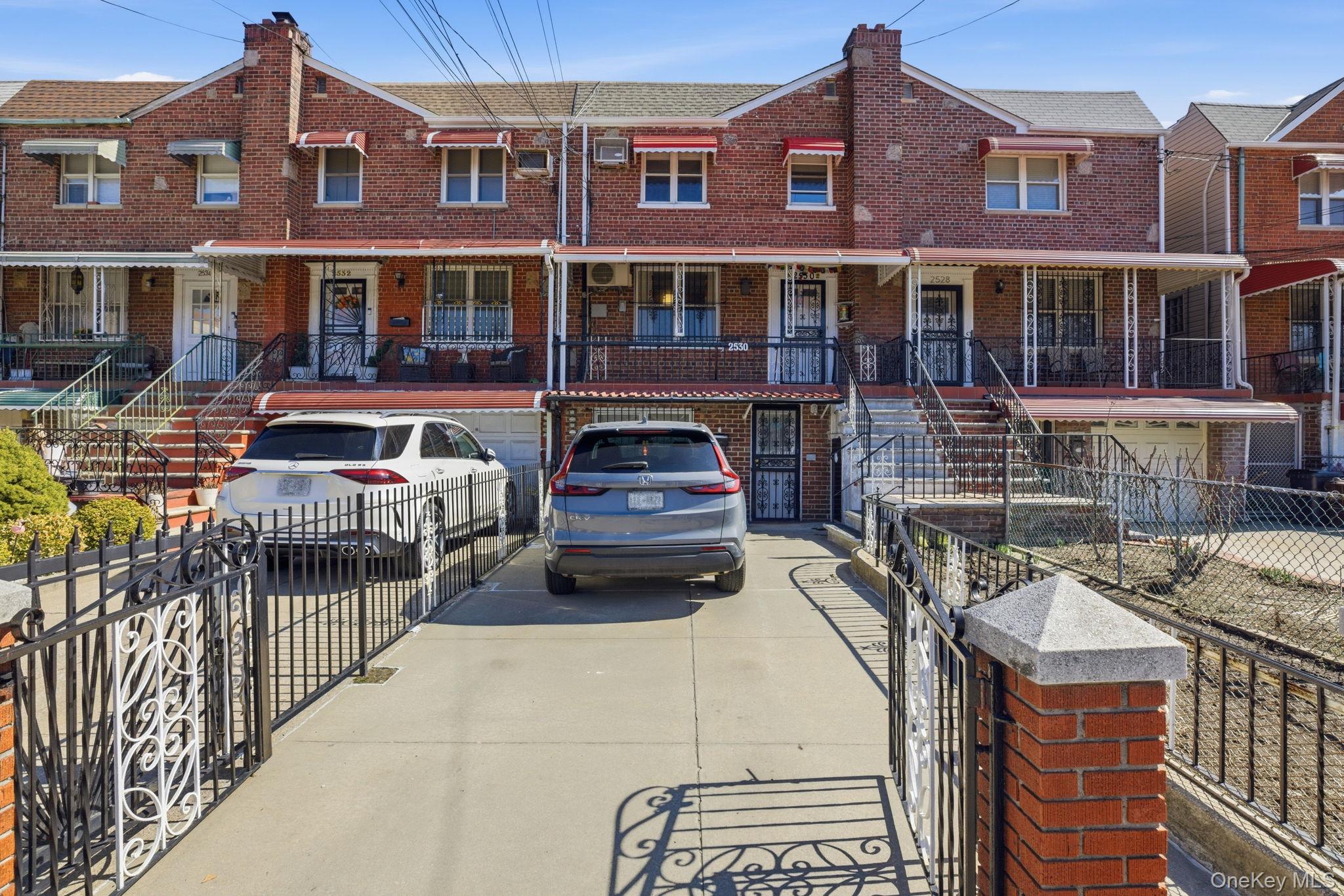 2530 Bronxwood Avenue Property Photo 1