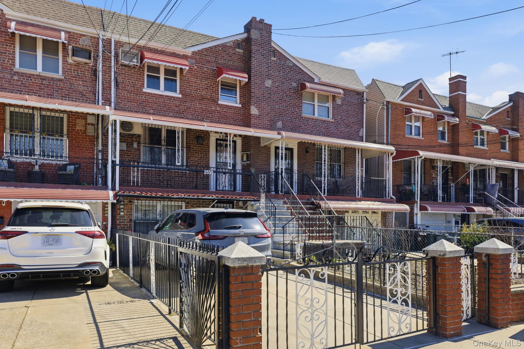 2530 Bronxwood Avenue Property Photo 2