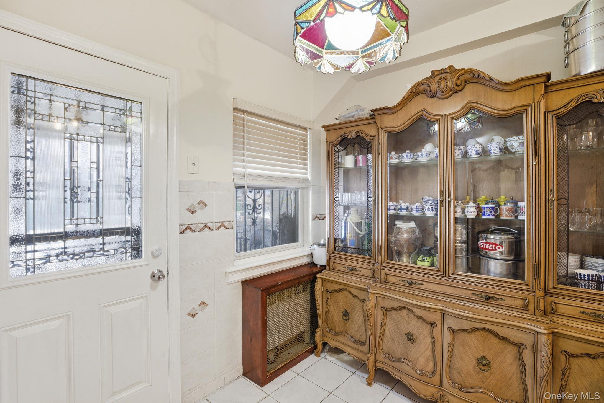 2530 Bronxwood Avenue Property Photo 10