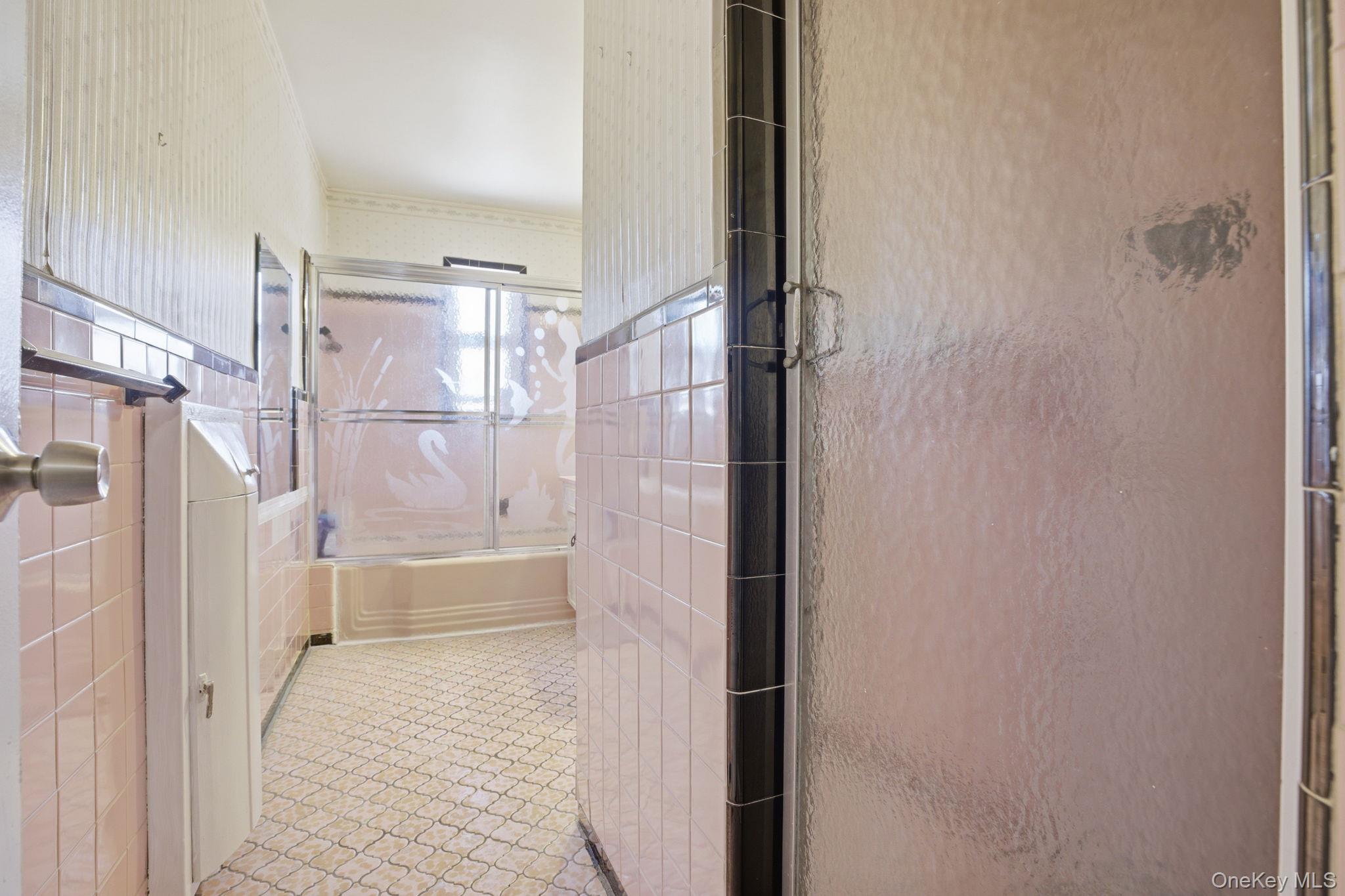 2530 Bronxwood Avenue Property Photo 12