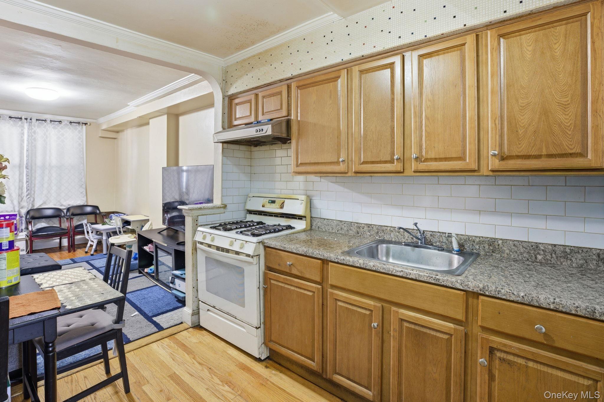 2530 Bronxwood Avenue Property Photo 15