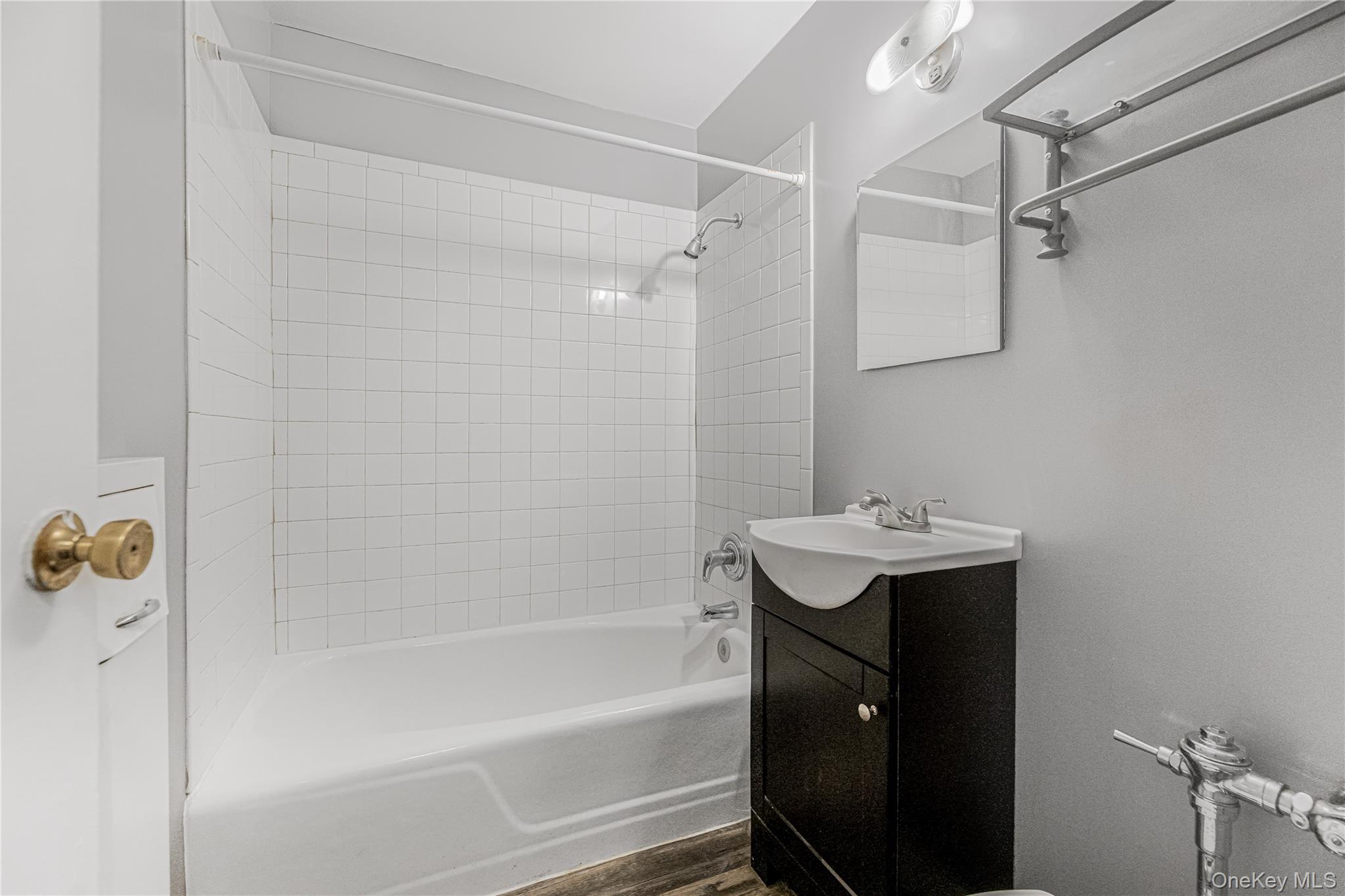 1725 Edison Avenue 1f Property Photo 9