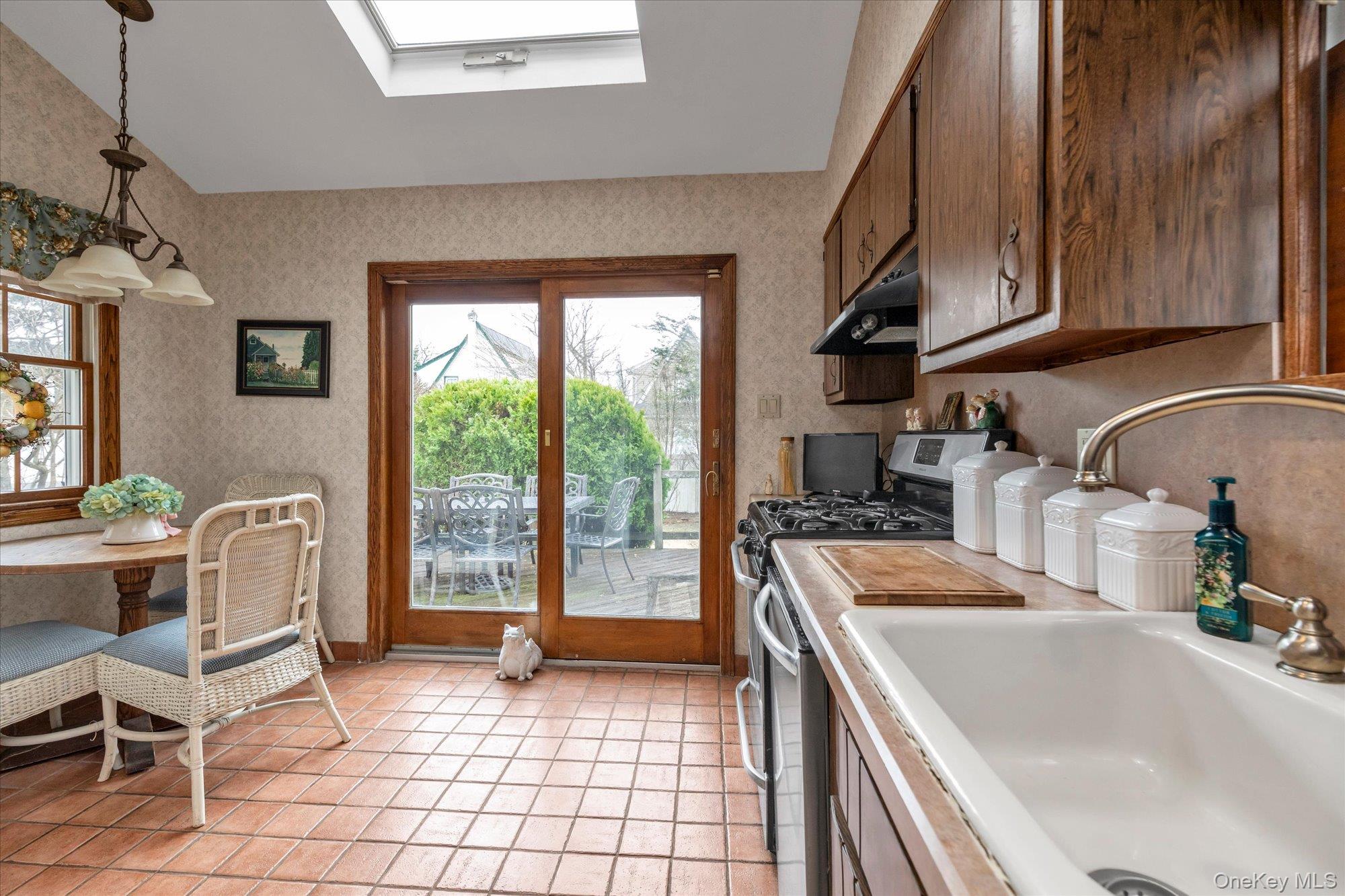 13 Everett Street Property Photo 8