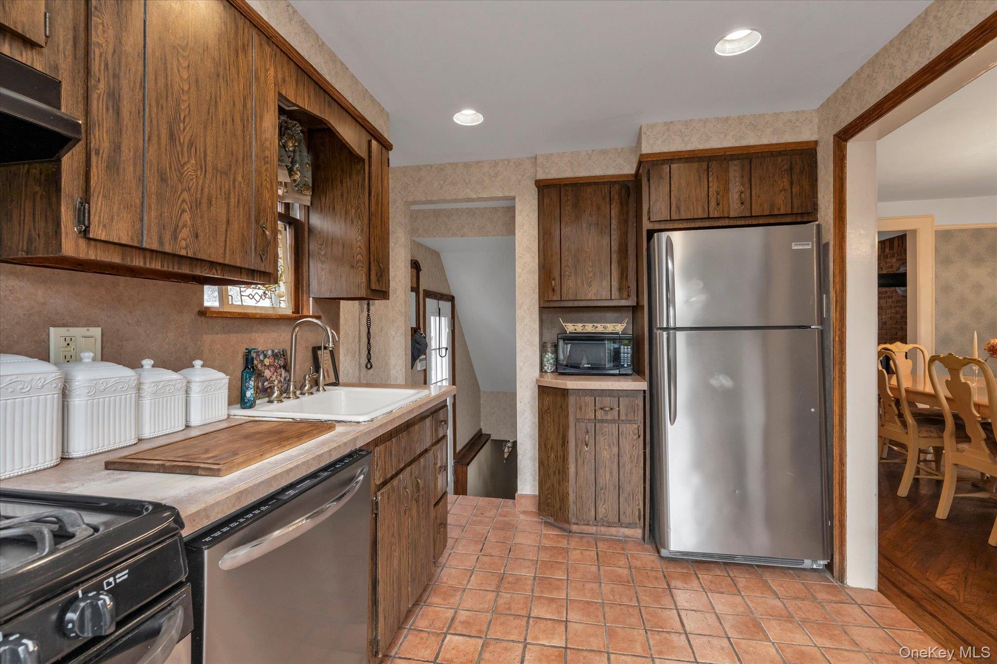 13 Everett Street Property Photo 9