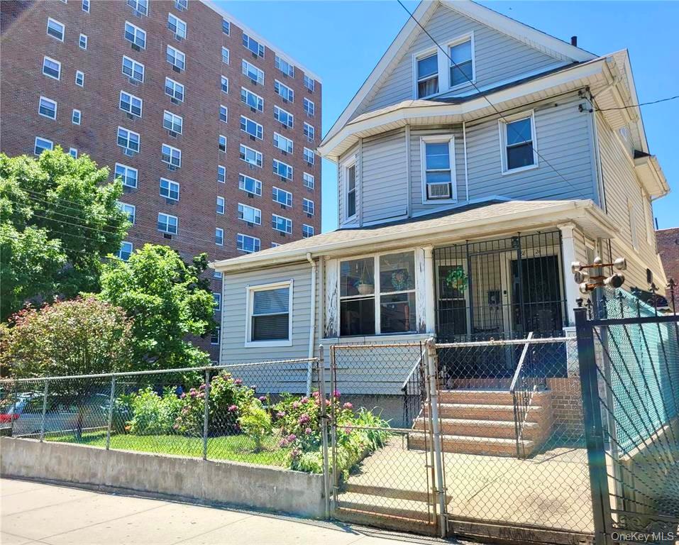 8824 170th Street Property Photo 2