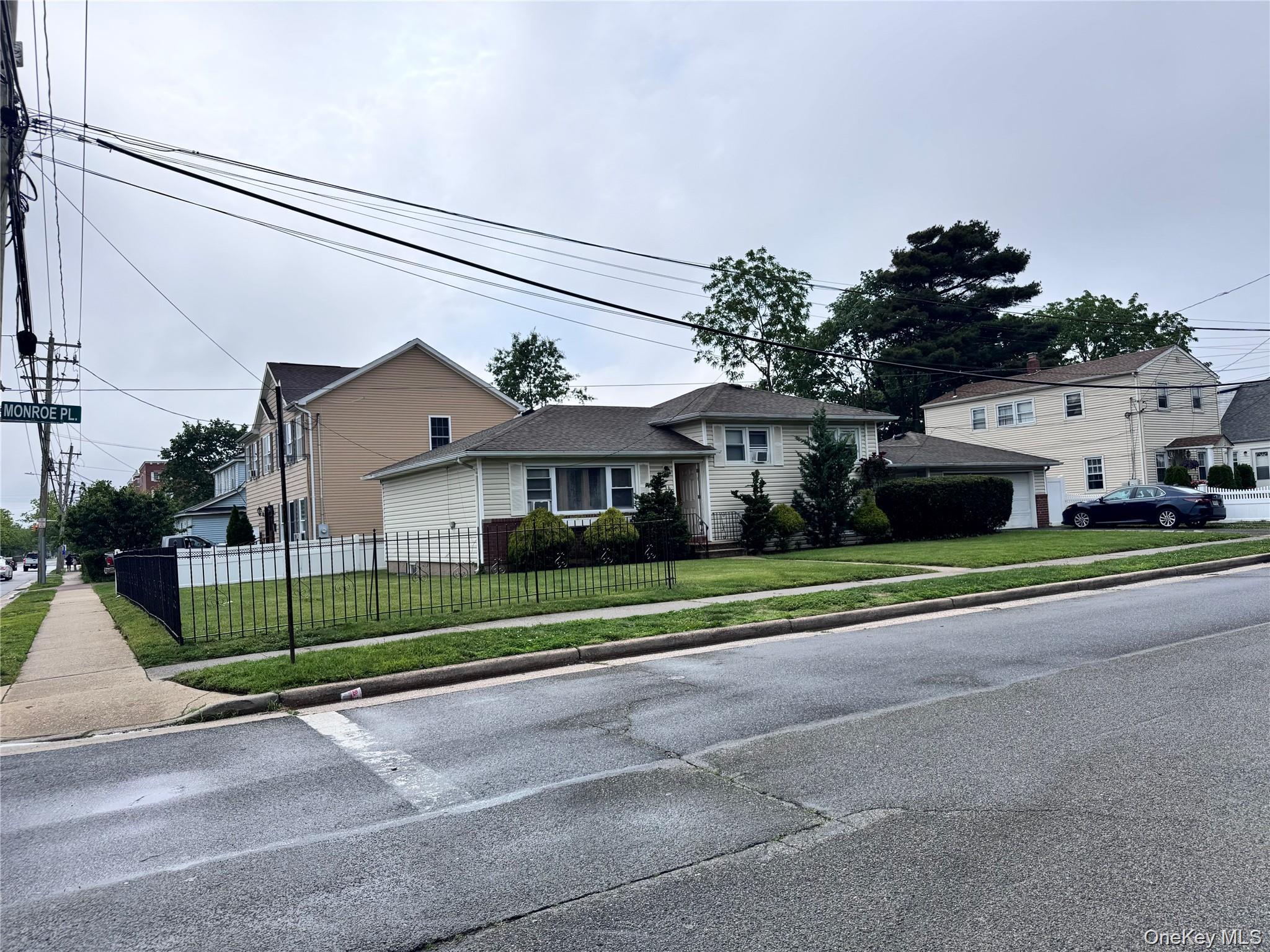 36 Monroe Place Property Photo 1