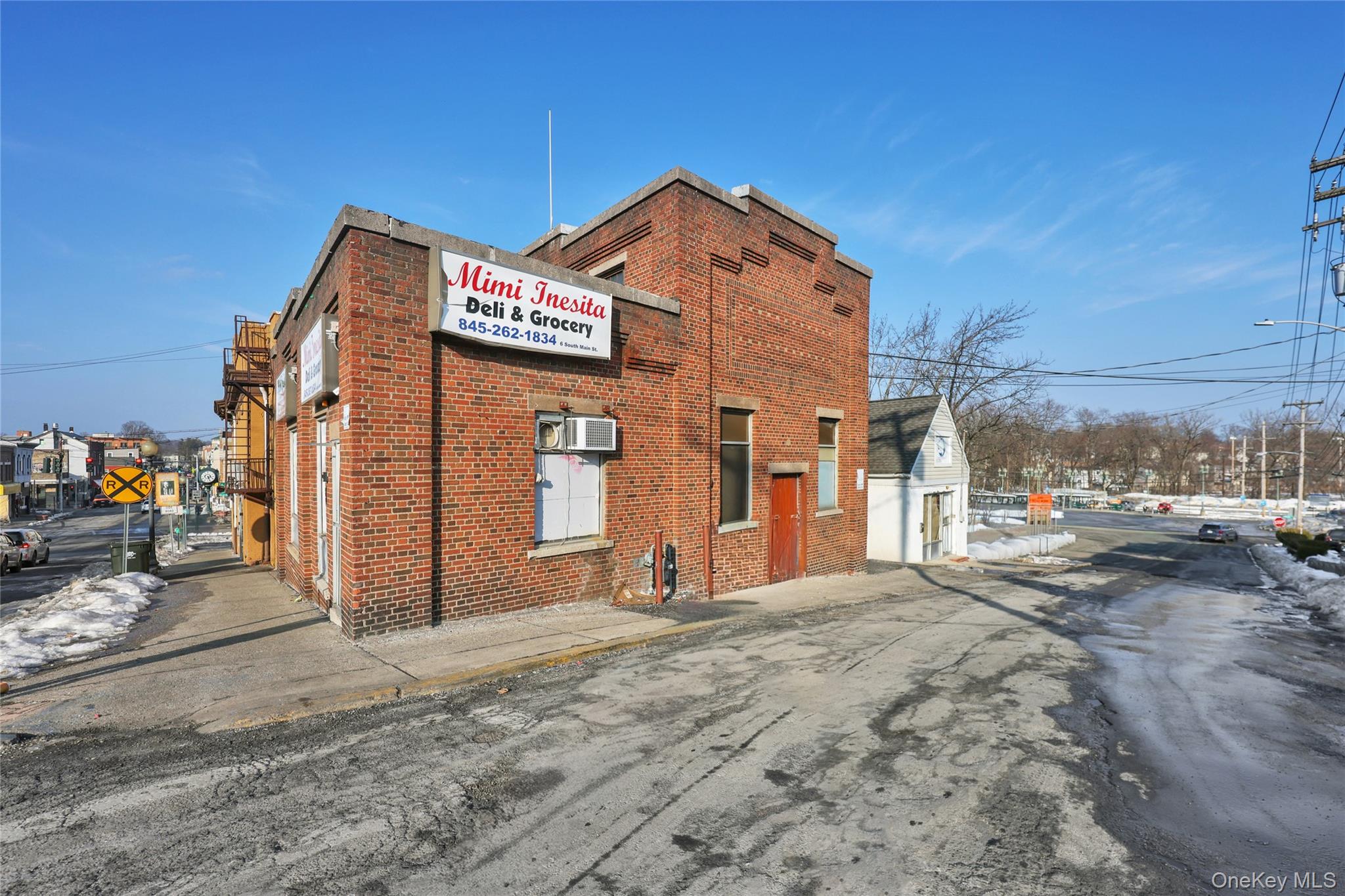 6 S Main - 11 E Furman Street Property Photo 10