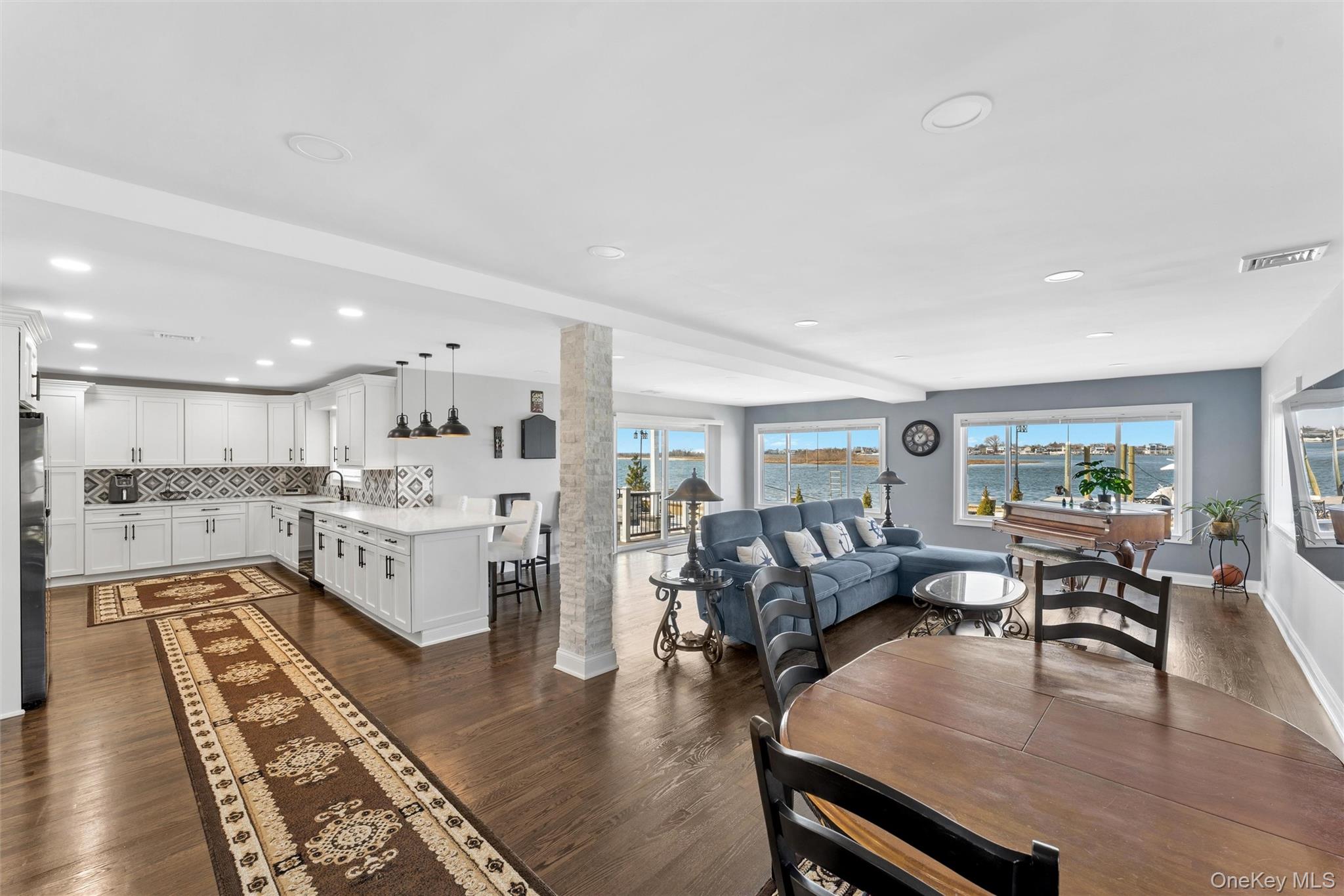 890 S Long Beach Avenue Property Photo 8