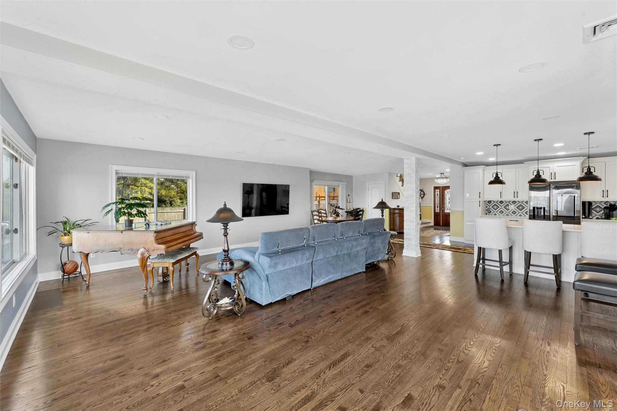 890 S Long Beach Avenue Property Photo 10