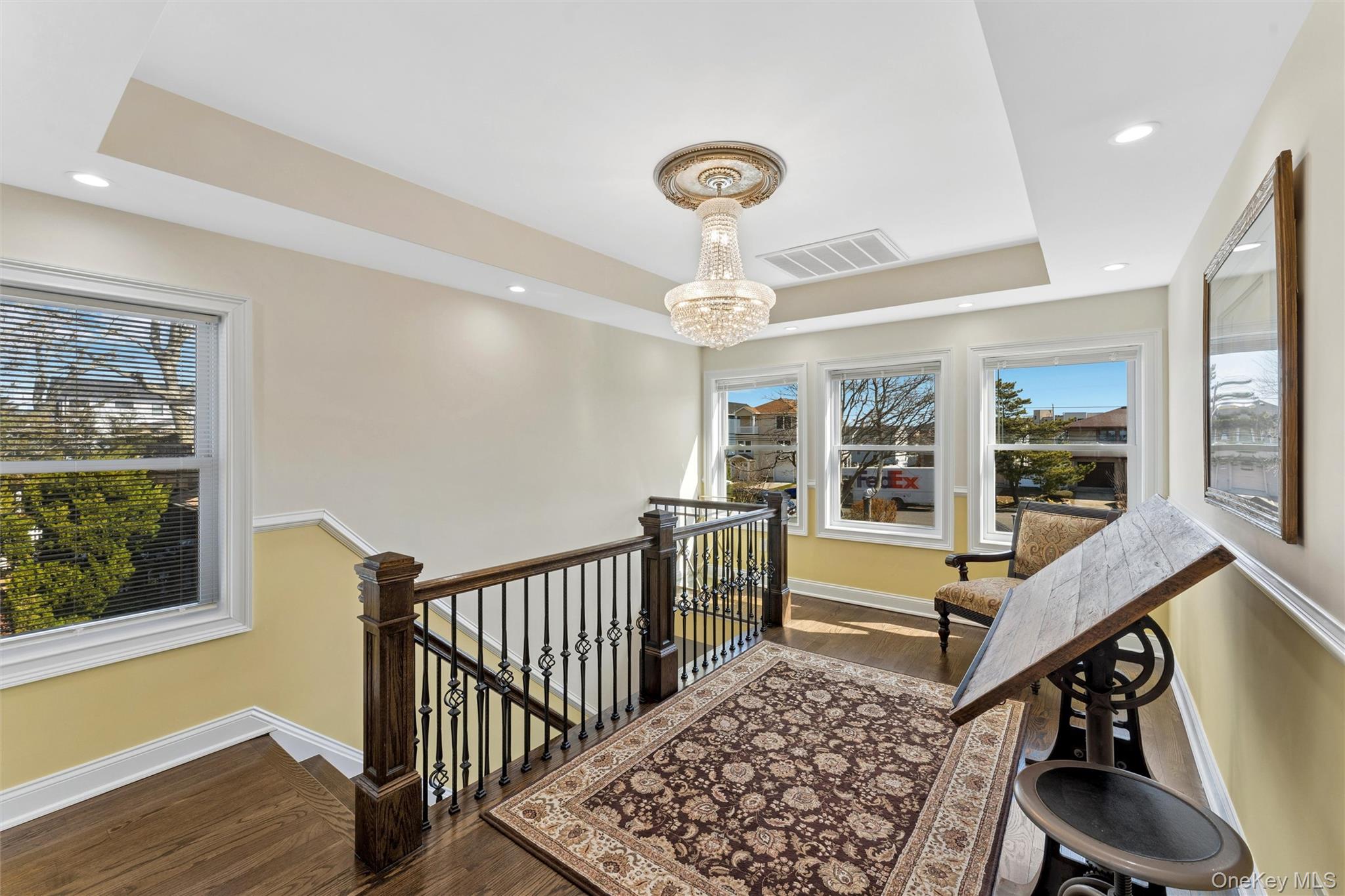 890 S Long Beach Avenue Property Photo 11