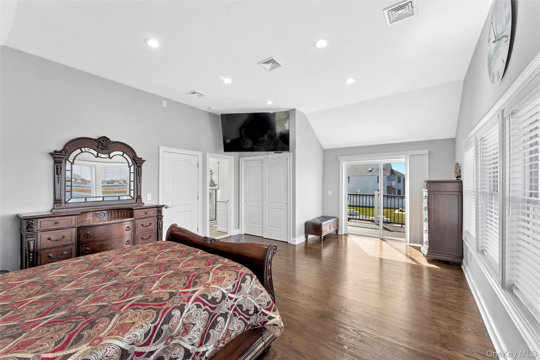 890 S Long Beach Avenue Property Photo 13
