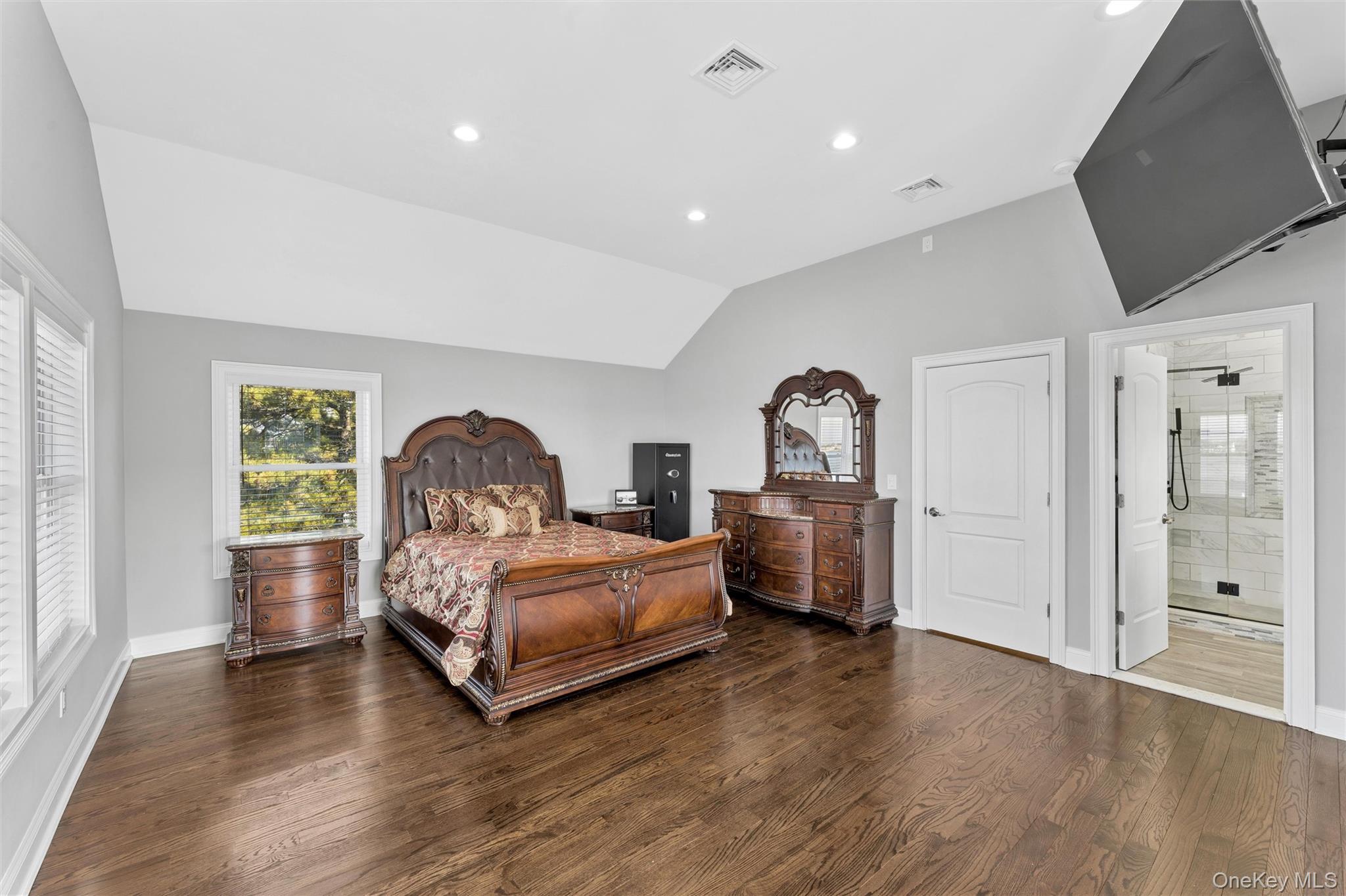 890 S Long Beach Avenue Property Photo 15