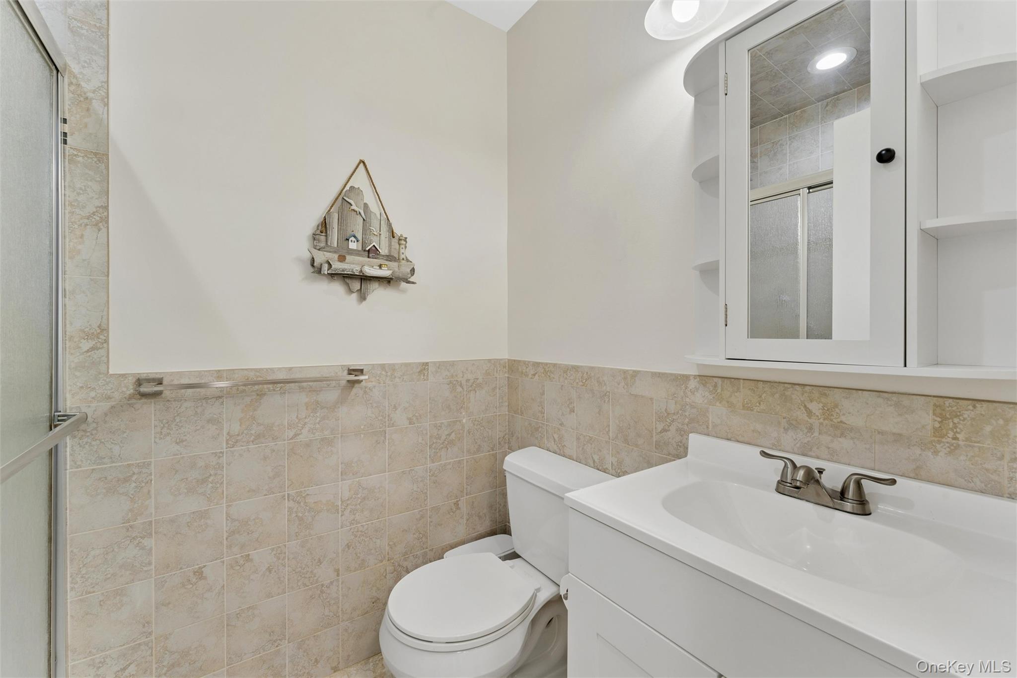 890 S Long Beach Avenue Property Photo 16