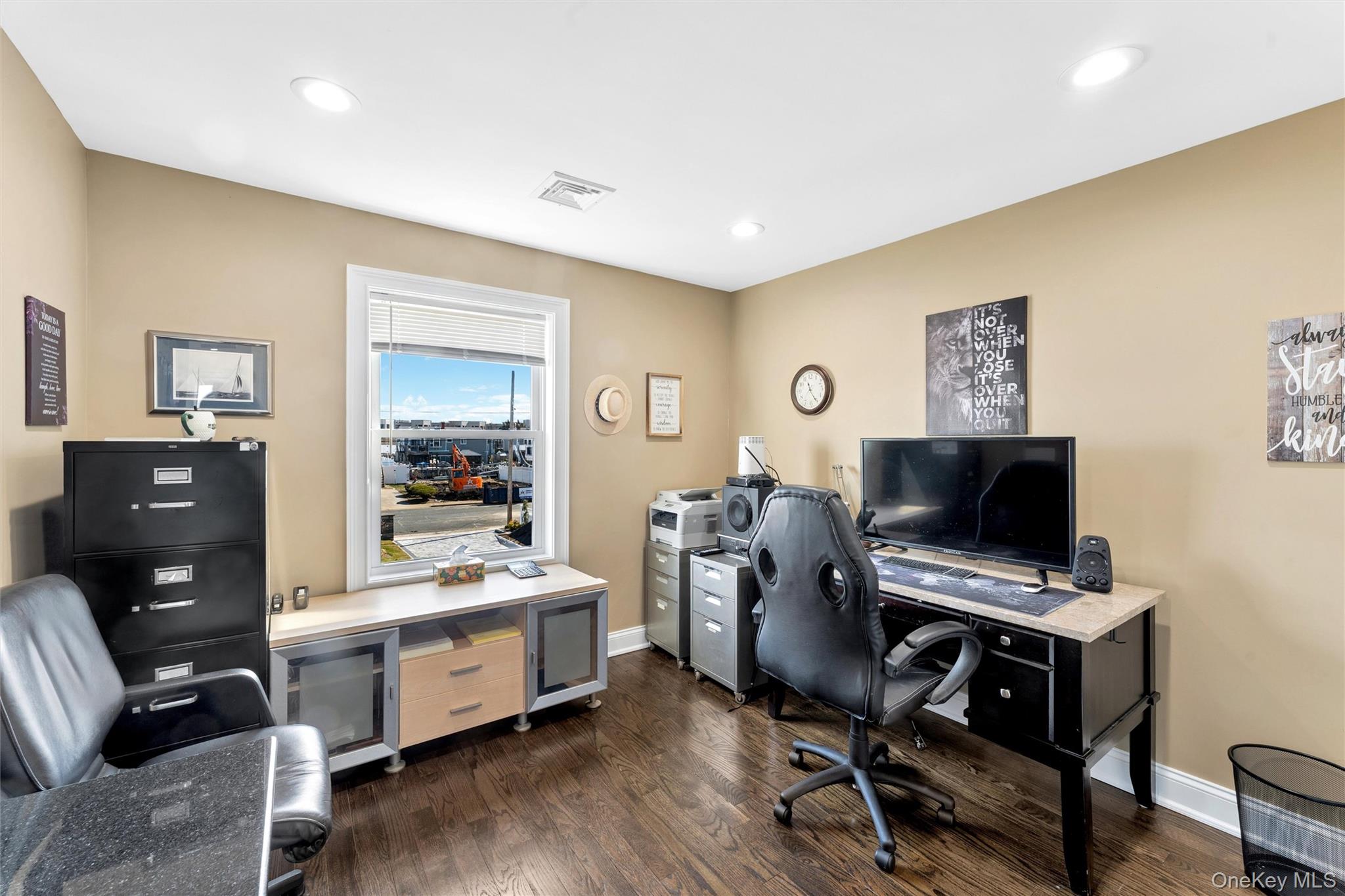 890 S Long Beach Avenue Property Photo 19