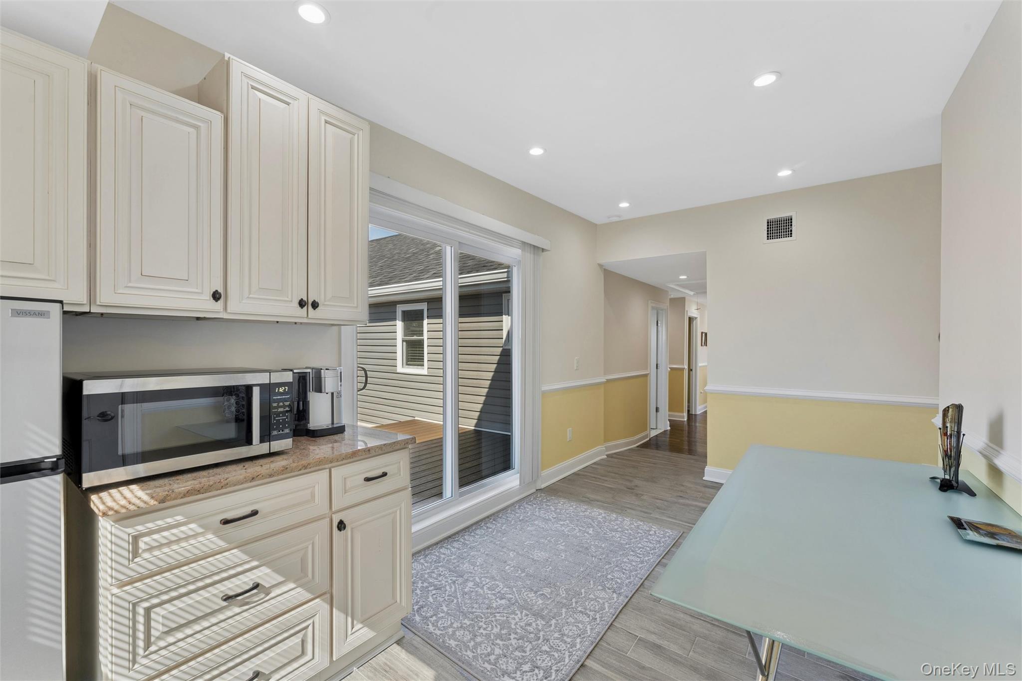 890 S Long Beach Avenue Property Photo 21