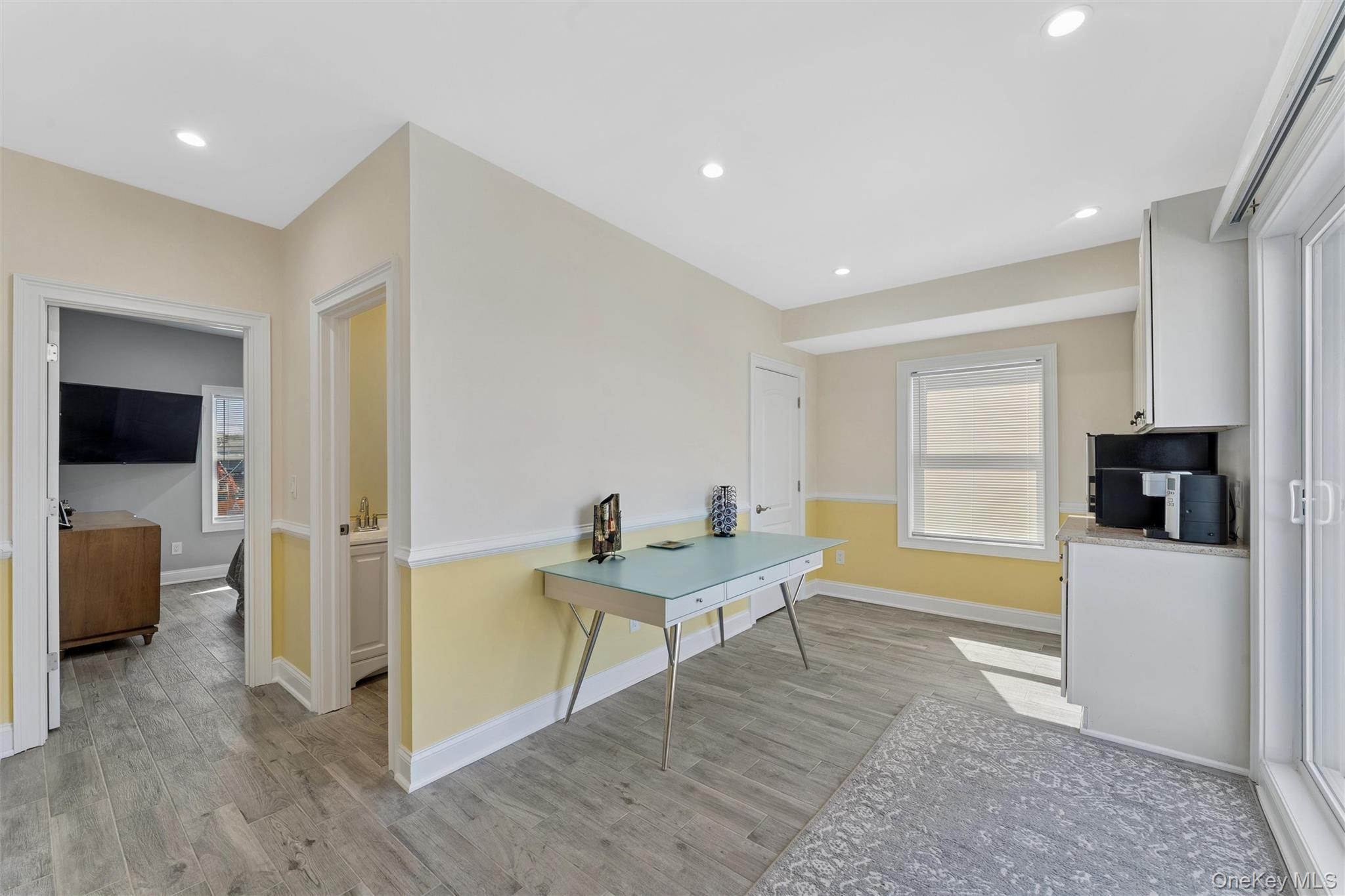 890 S Long Beach Avenue Property Photo 24