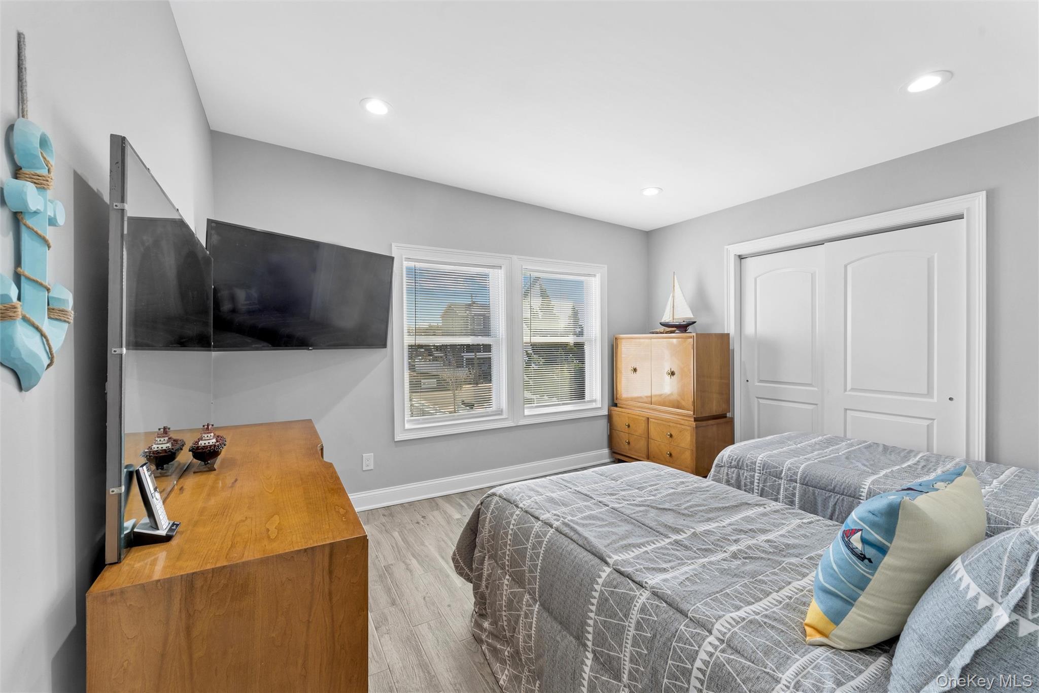 890 S Long Beach Avenue Property Photo 26