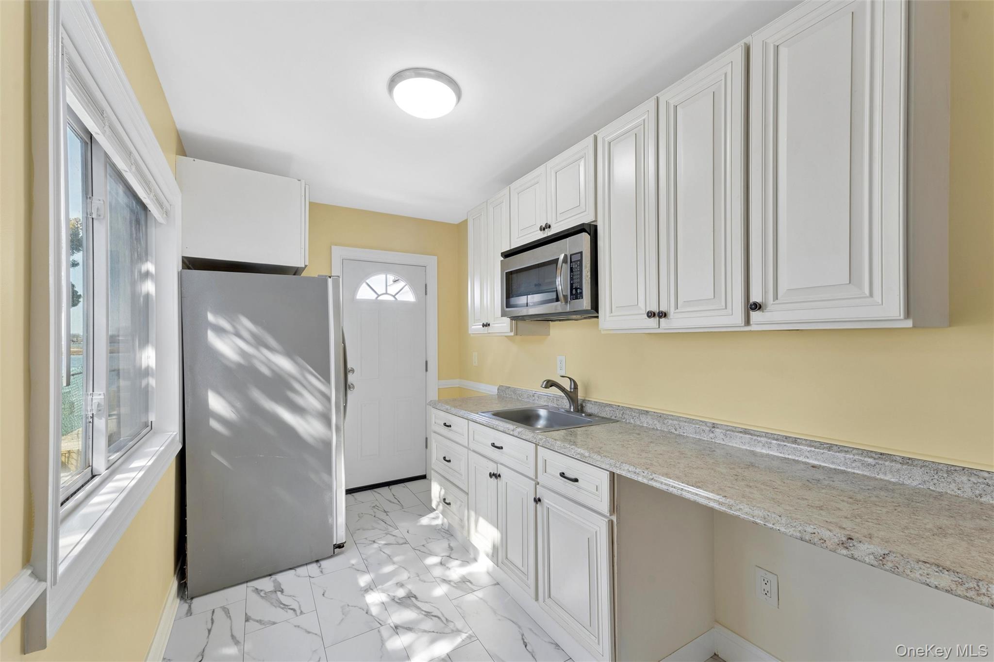 890 S Long Beach Avenue Property Photo 31