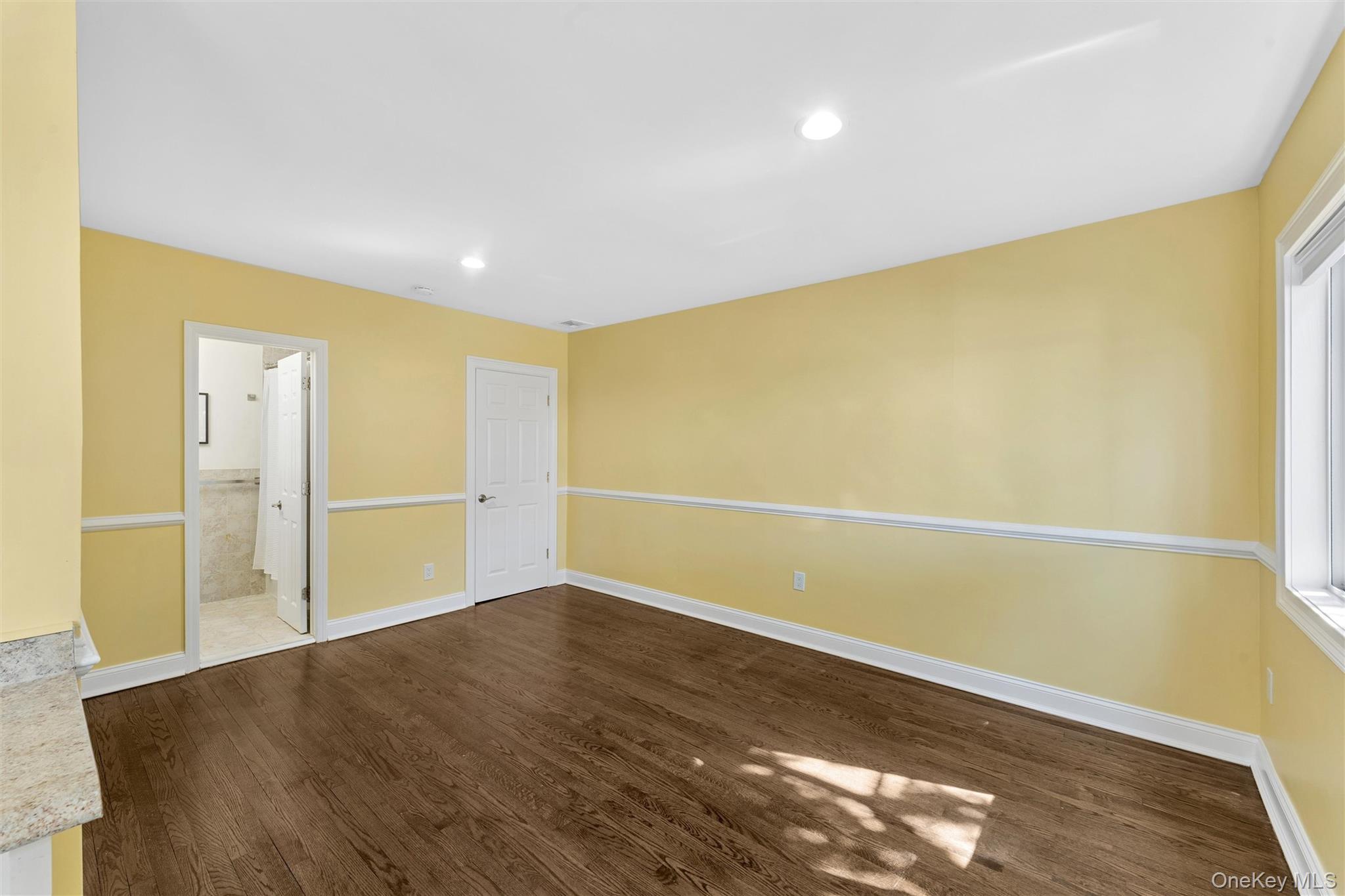 890 S Long Beach Avenue Property Photo 32