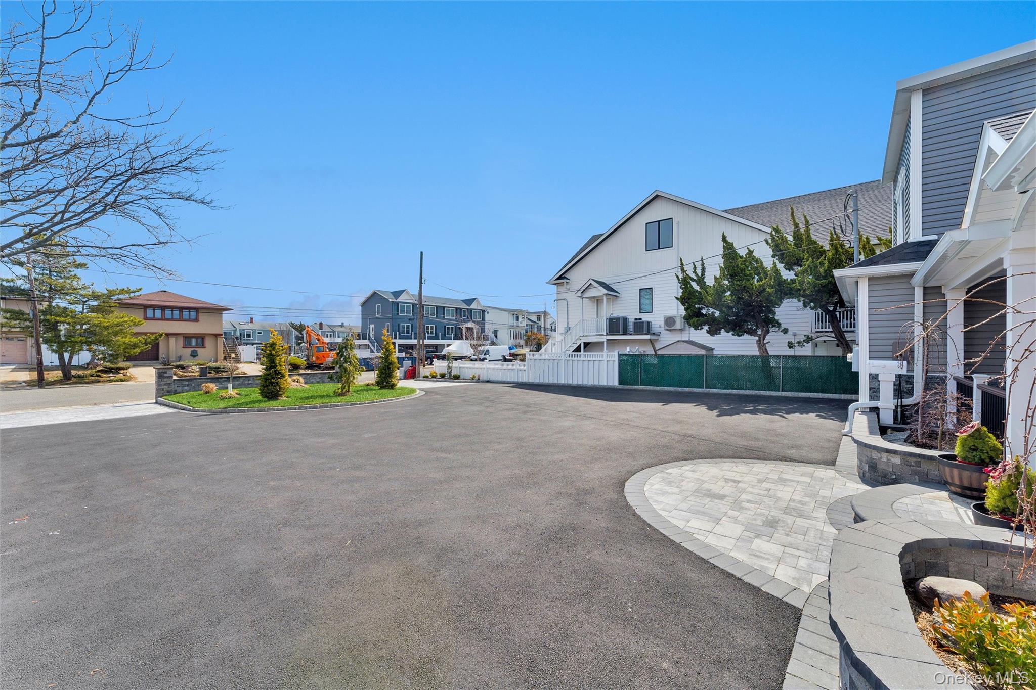890 S Long Beach Avenue Property Photo 34