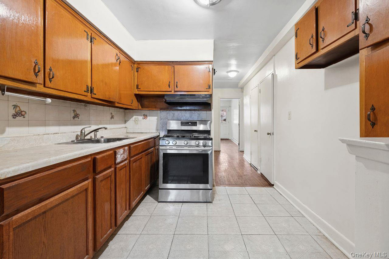 1336 E 99 Street Property Photo 8