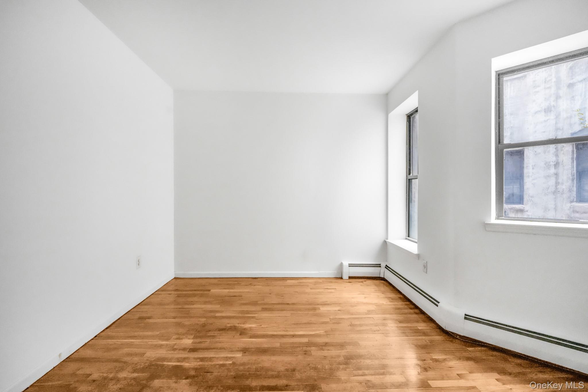 472 Bainbridge Street 1b Property Photo 12