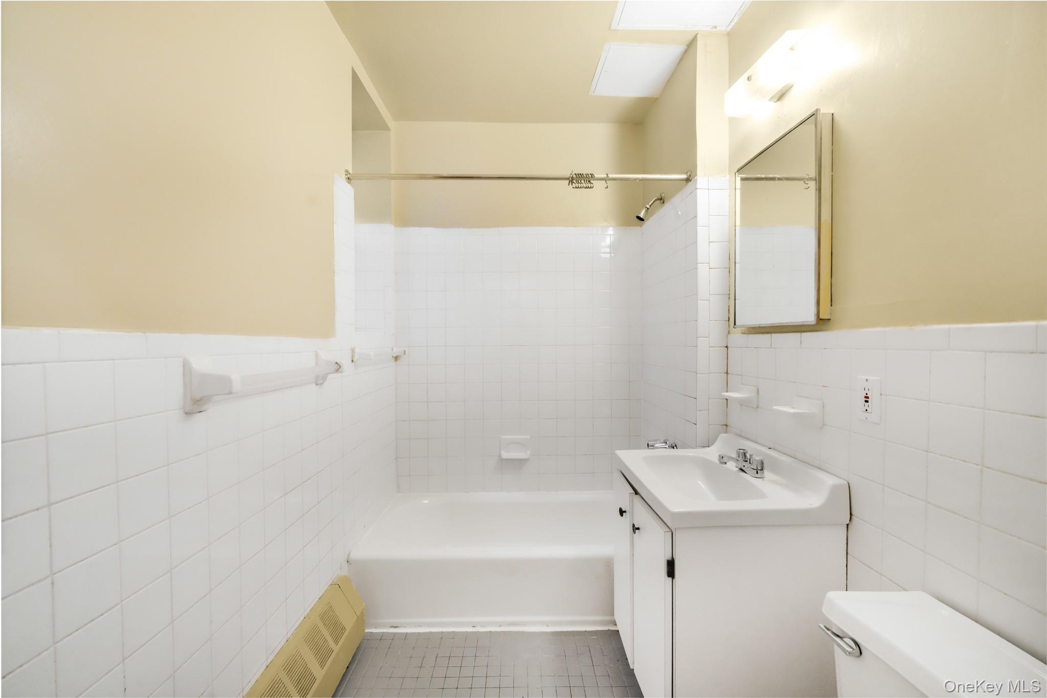 472 Bainbridge Street 1b Property Photo 19