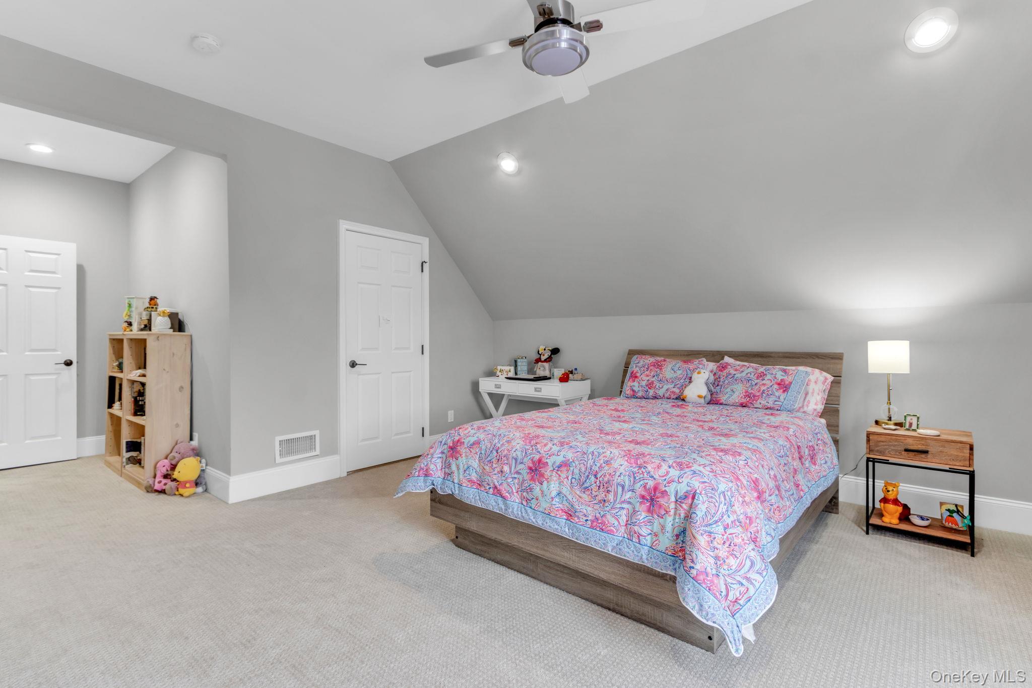 19 Sassinoro Boulevard Property Photo 29
