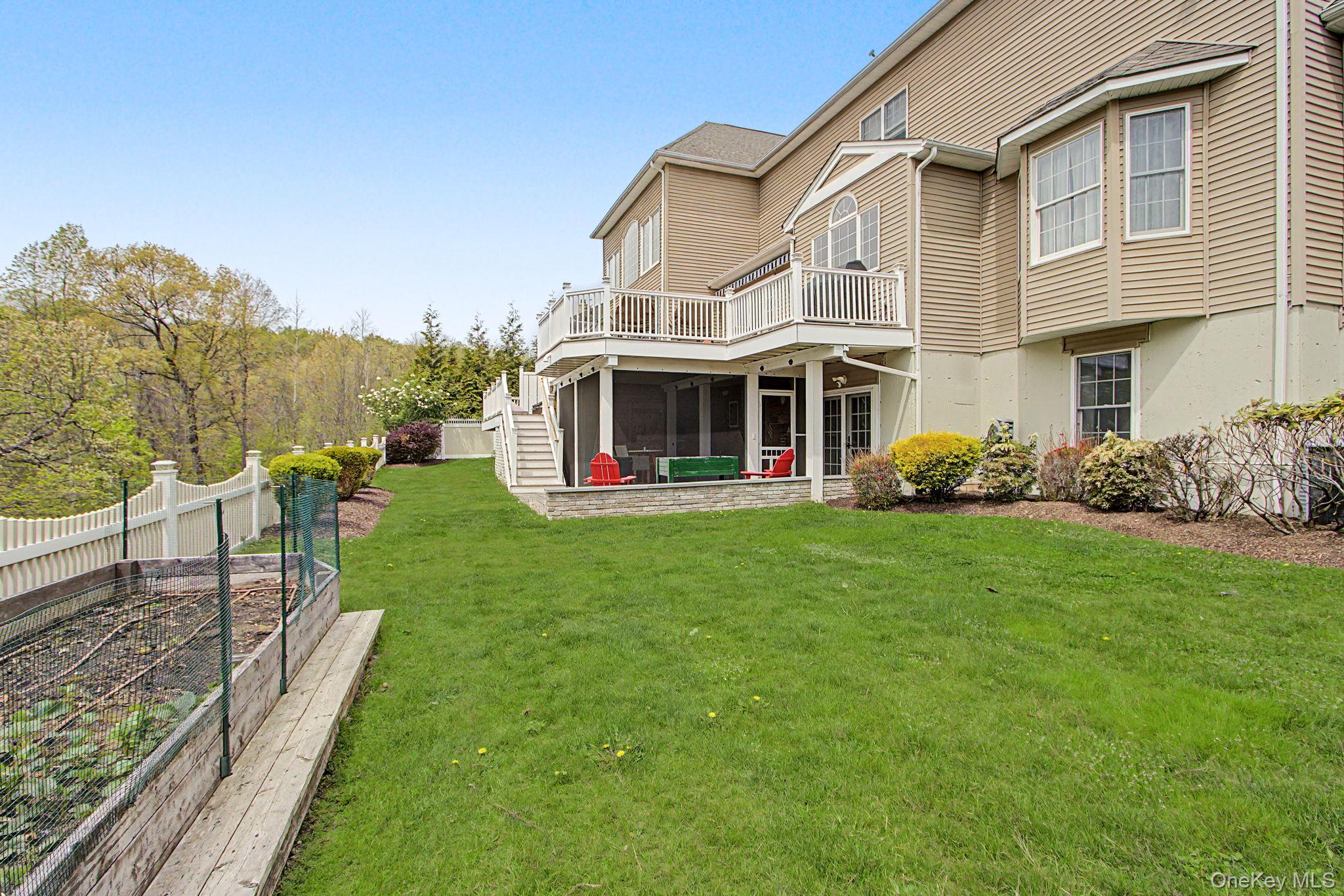 19 Sassinoro Boulevard Property Photo 39