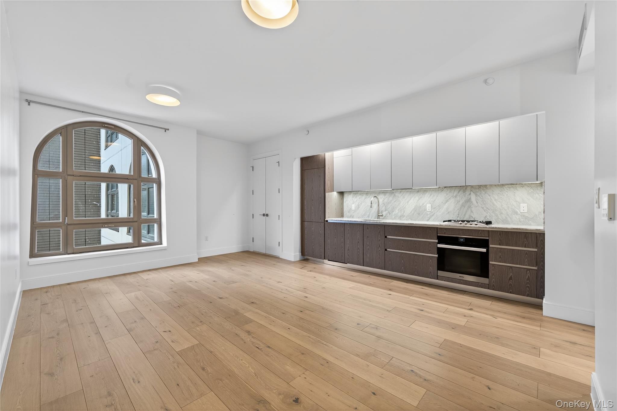 229 9th Street 307 Property Photo 1