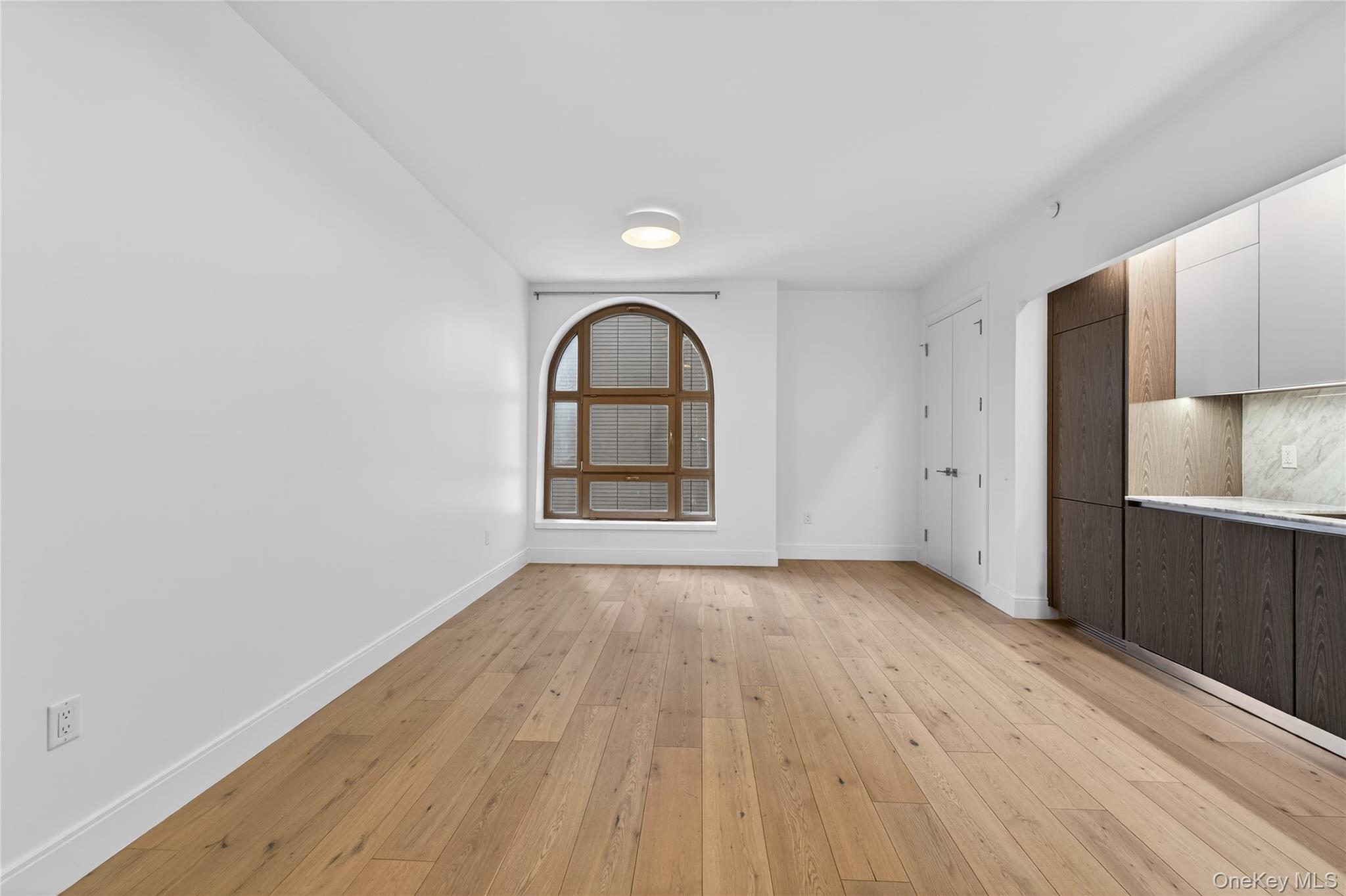 229 9th Street 307 Property Photo 5